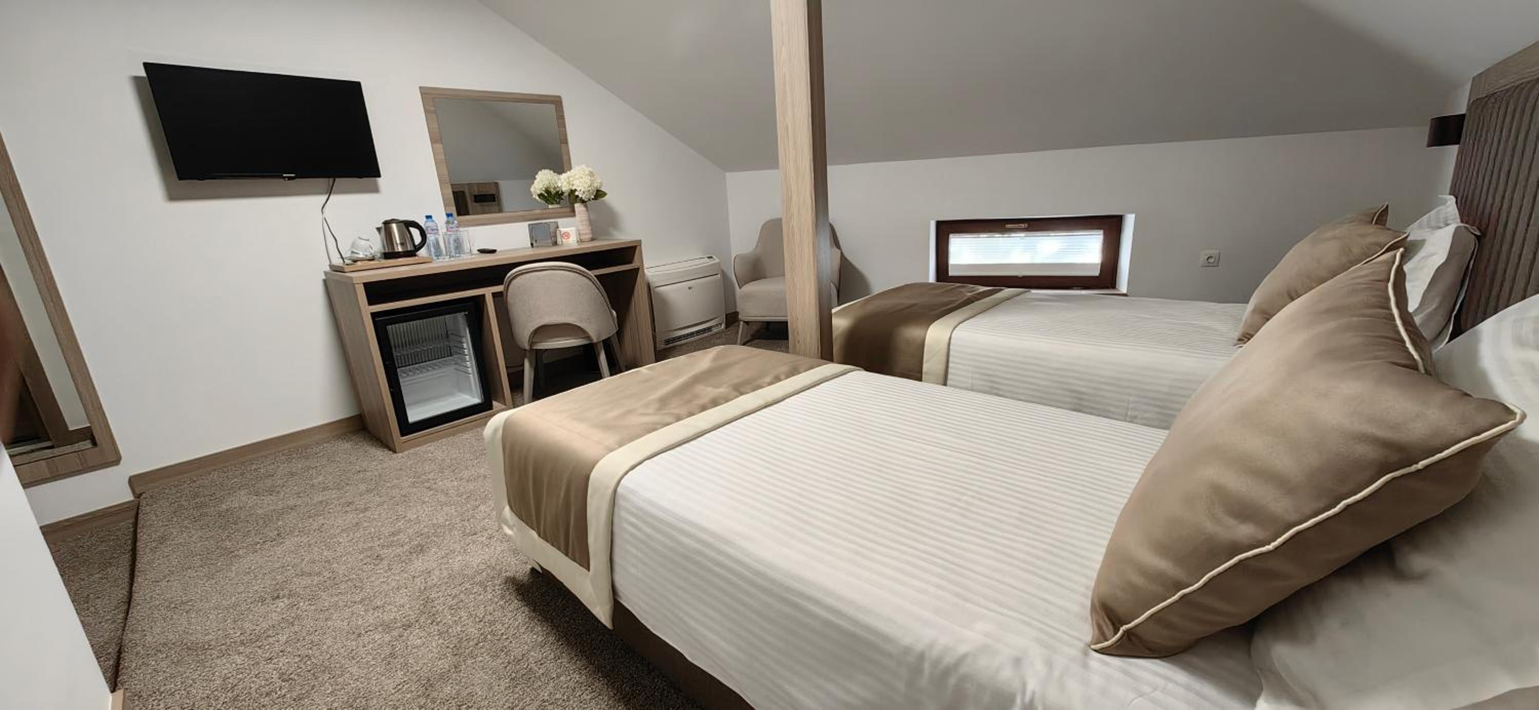 Economy Twin Room photo 2