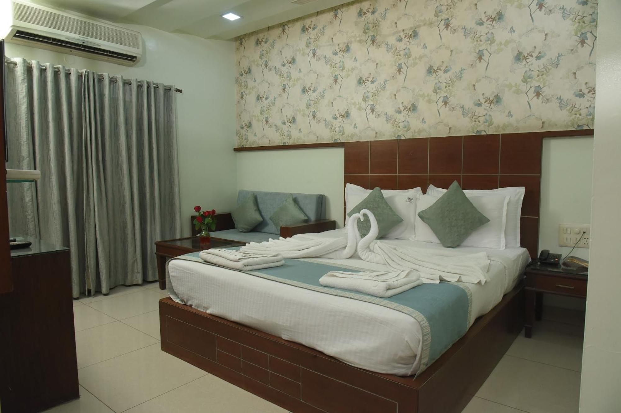 Premium Double or Twin Room - Photo 5