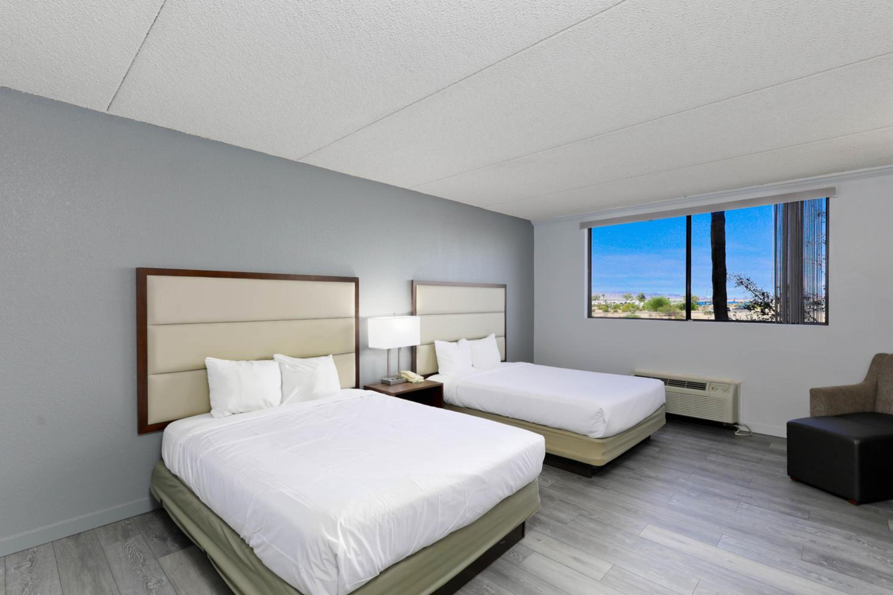 Queen Room with Two Queen Beds - Non-Smoking - Photo 7