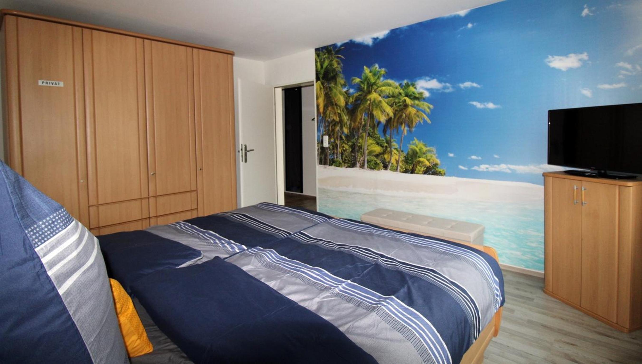 One-Bedroom Apartment - Photo 1