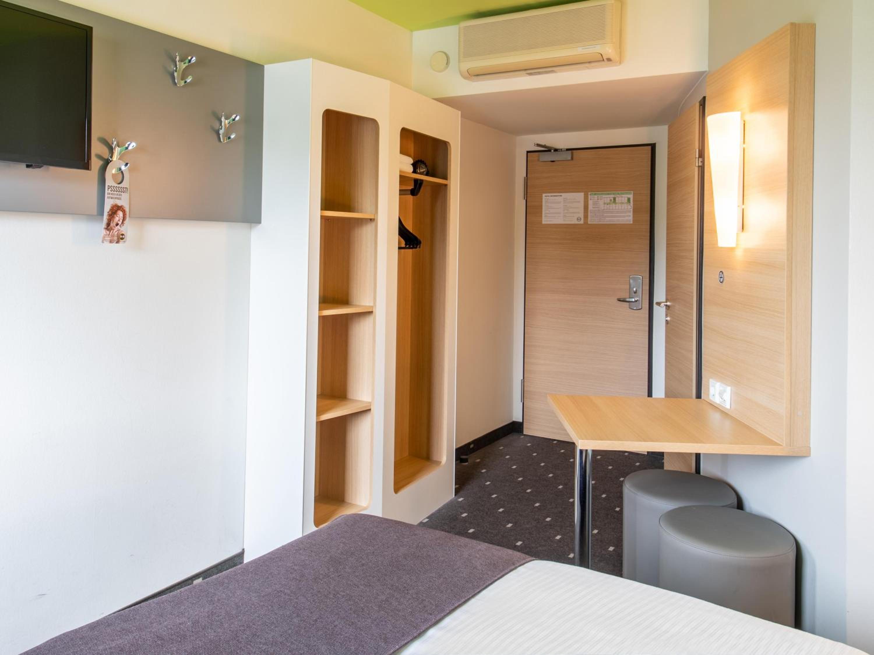 Double Room thumbnail 5