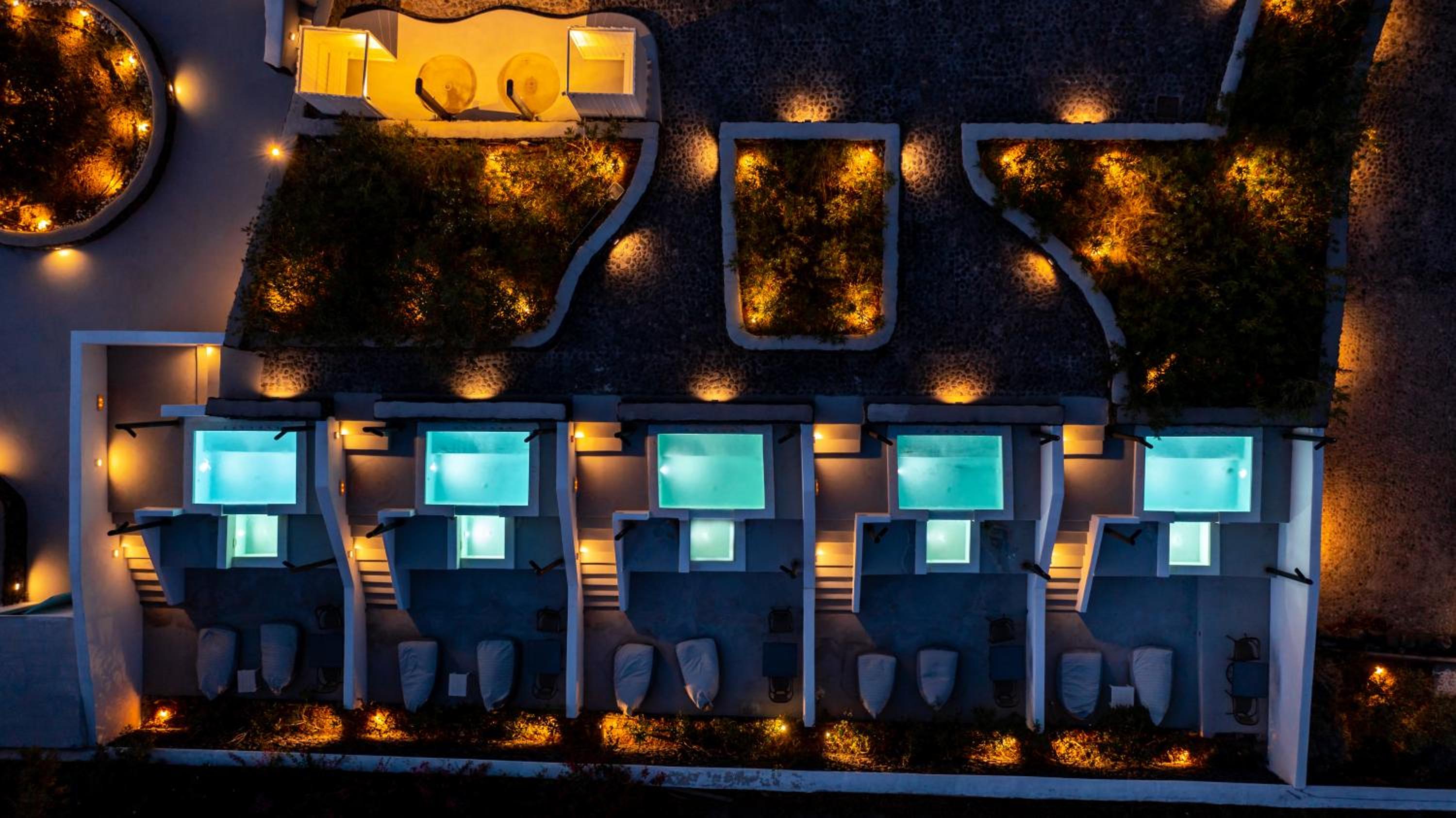 Loft Suite with Outdoor Hot Tub - Photo 9