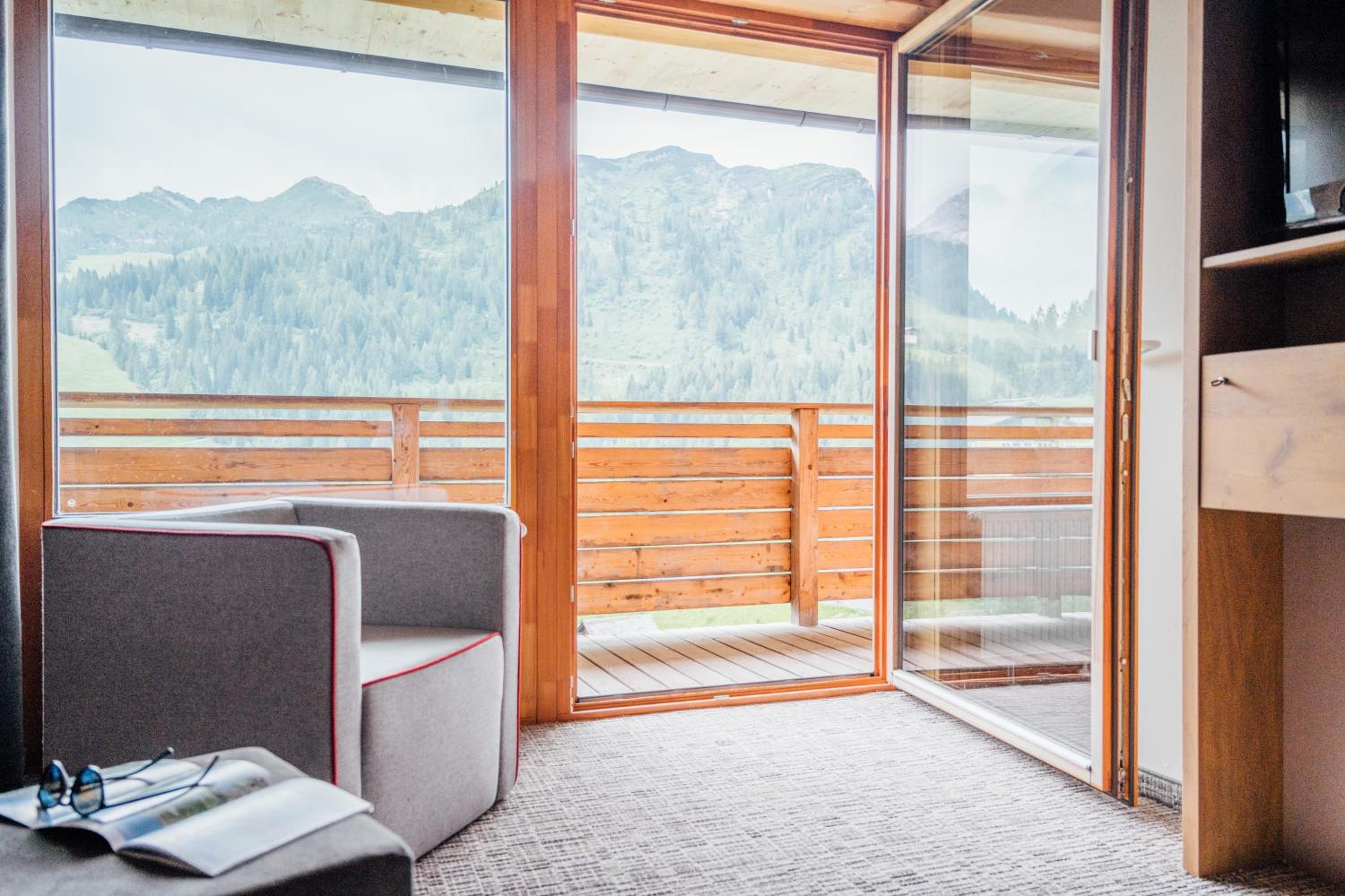 Family Room Comfort with Mountain View and Balcony photo 1