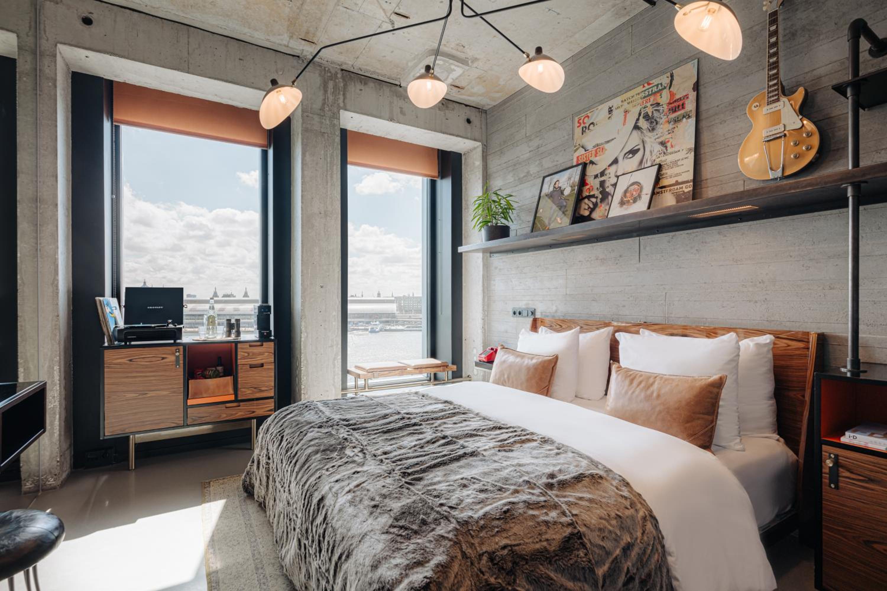 Deluxe Room with City View photo 1