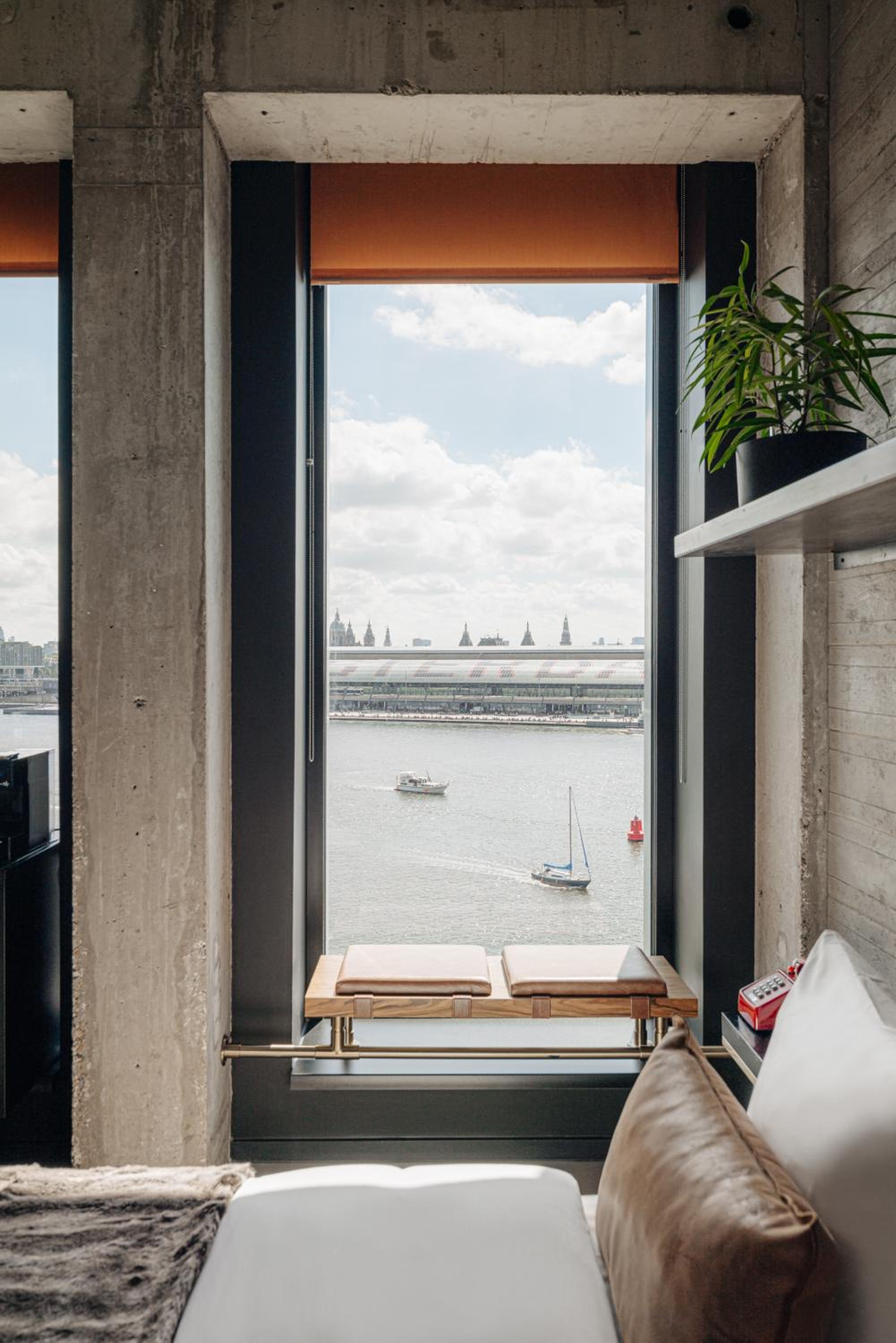 Deluxe Room with City View photo 3