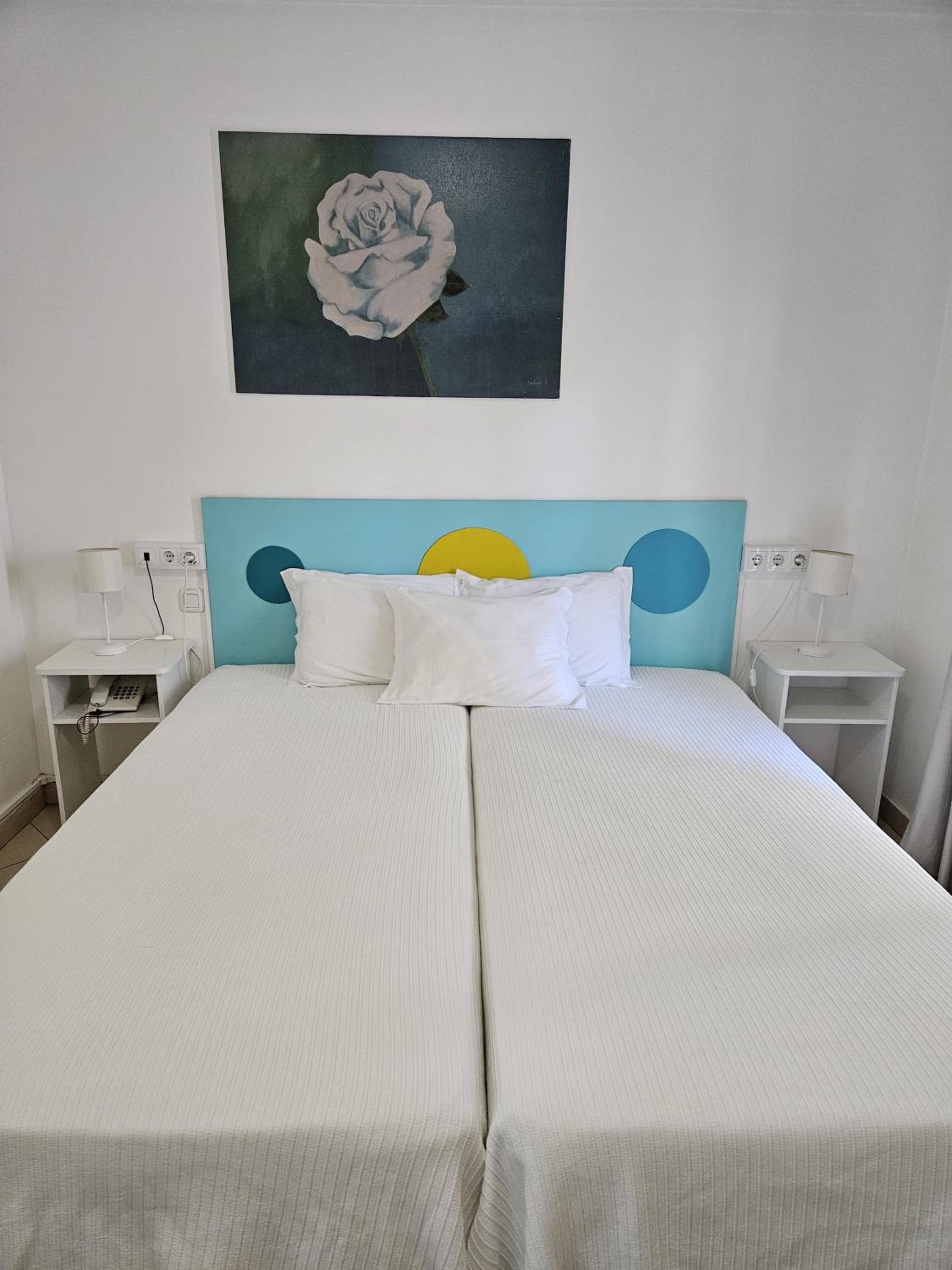 Doppel- oder Zweibettzimmer mit Gartenblick