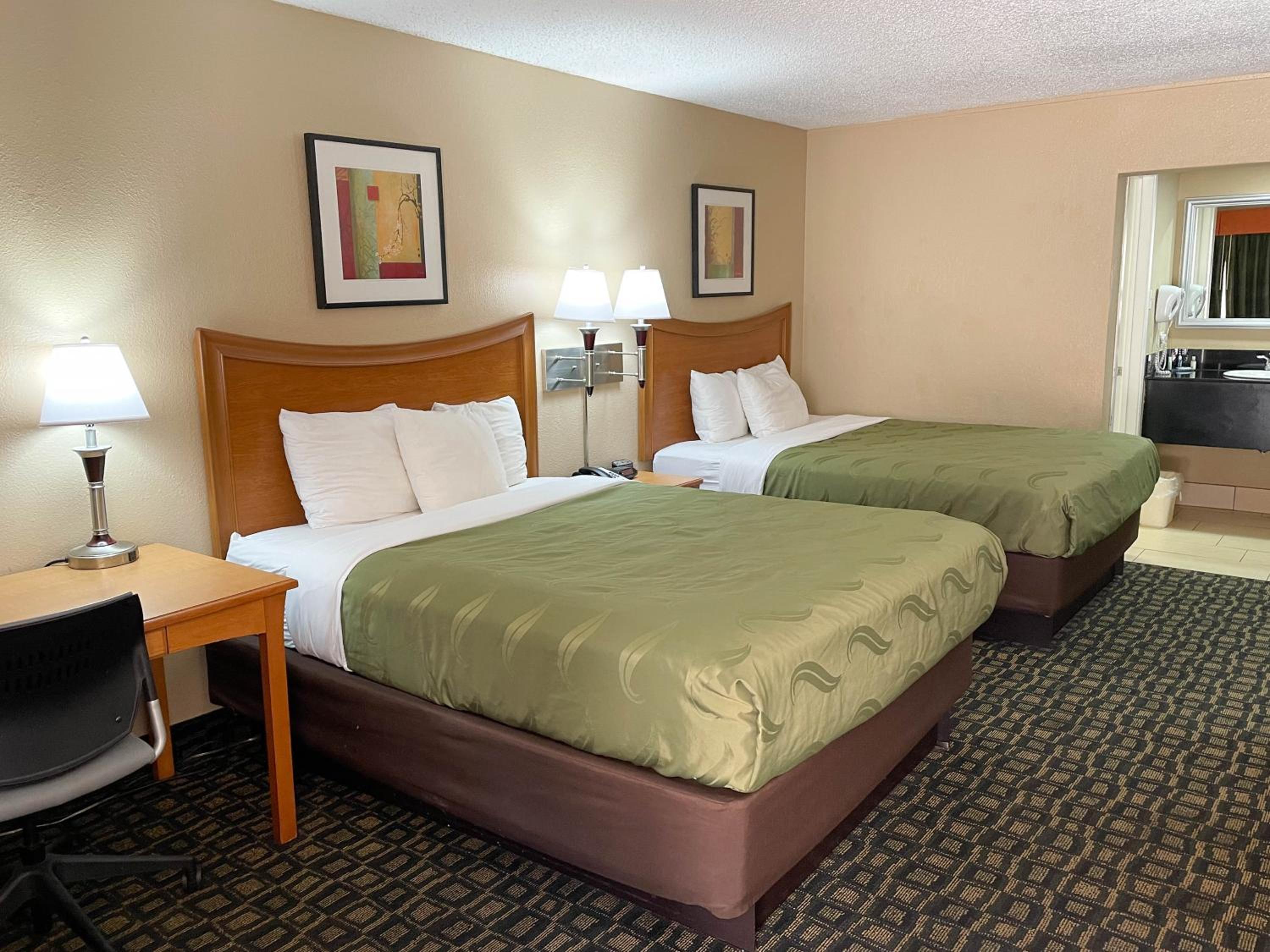 Queen Room with Two Queen Beds - Smoking - Photo 2