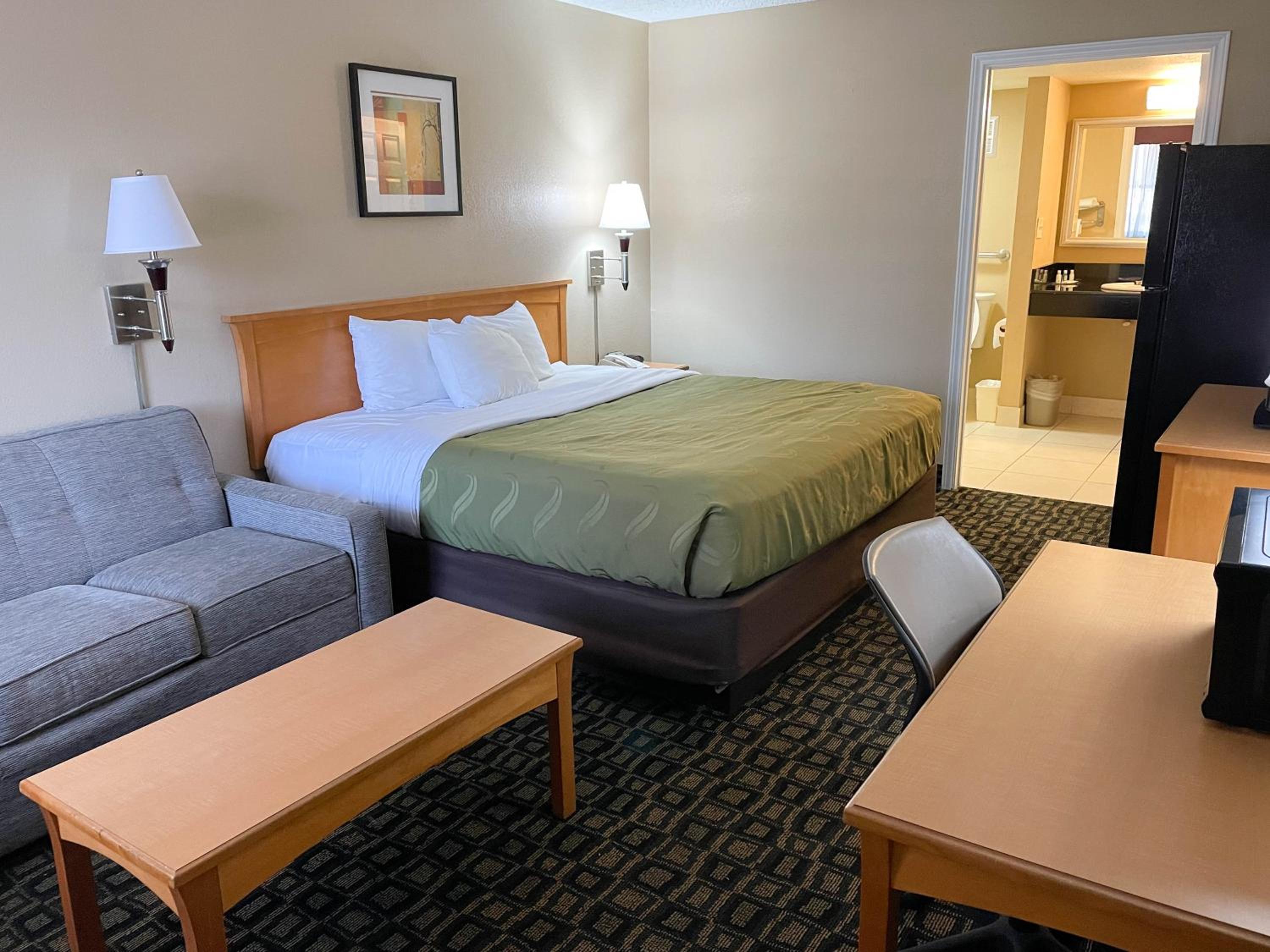 King Room - Non-Smoking - Photo 2