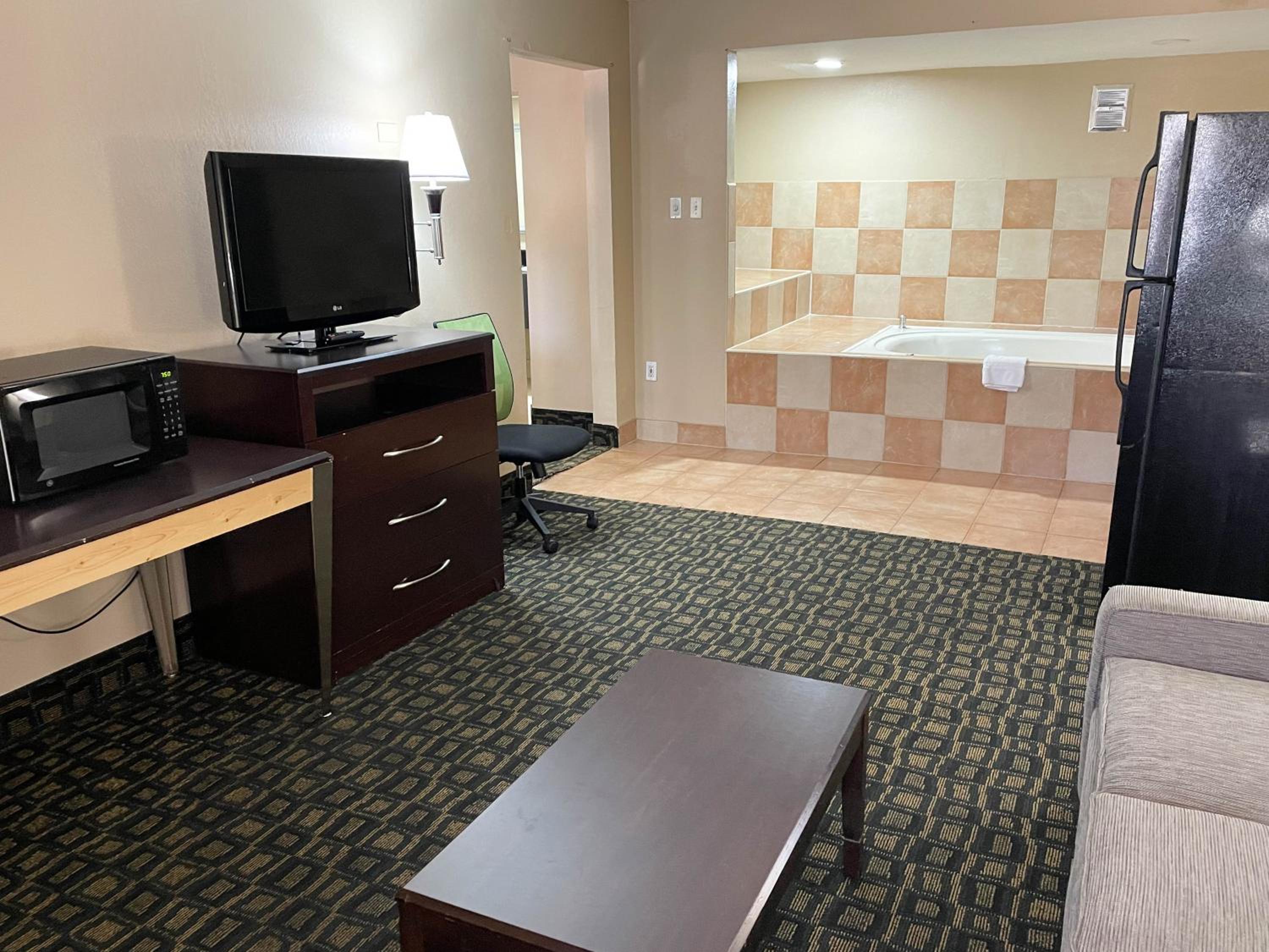 King Suite with Spa Bath - Non-Smoking - Photo 4