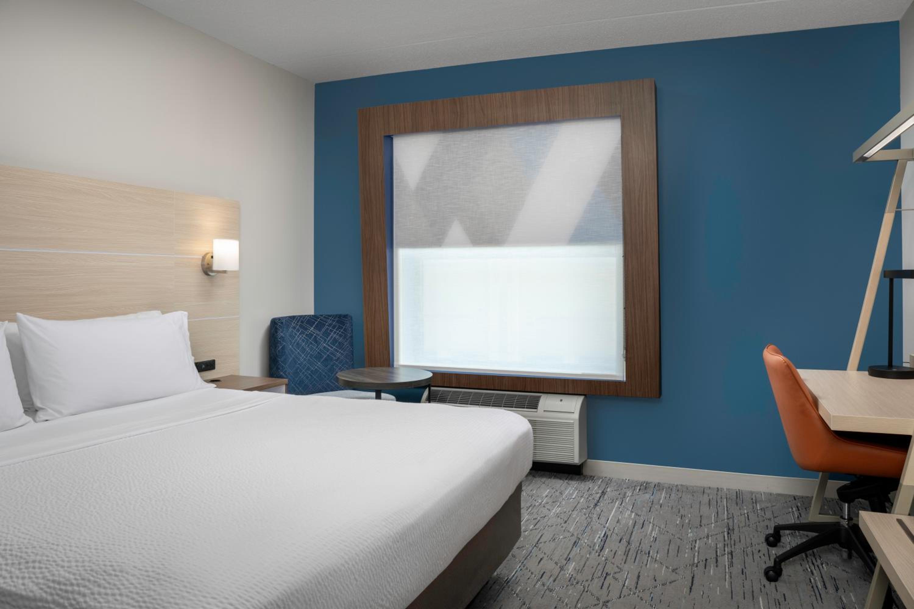 Standard King Room with Roll-In Shower - Communications Access