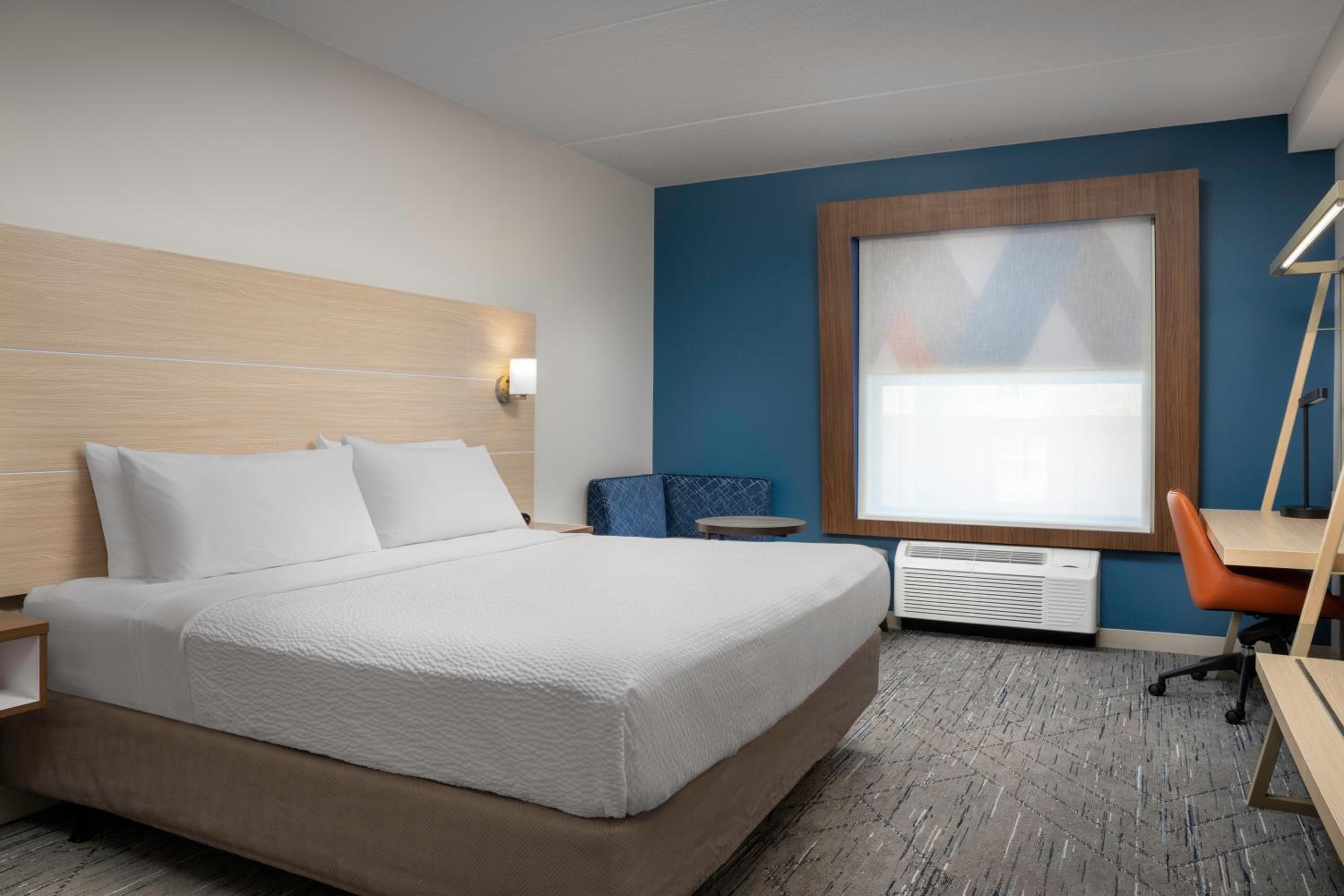 Standard King Room with Accessible Tub - Mobility Access
