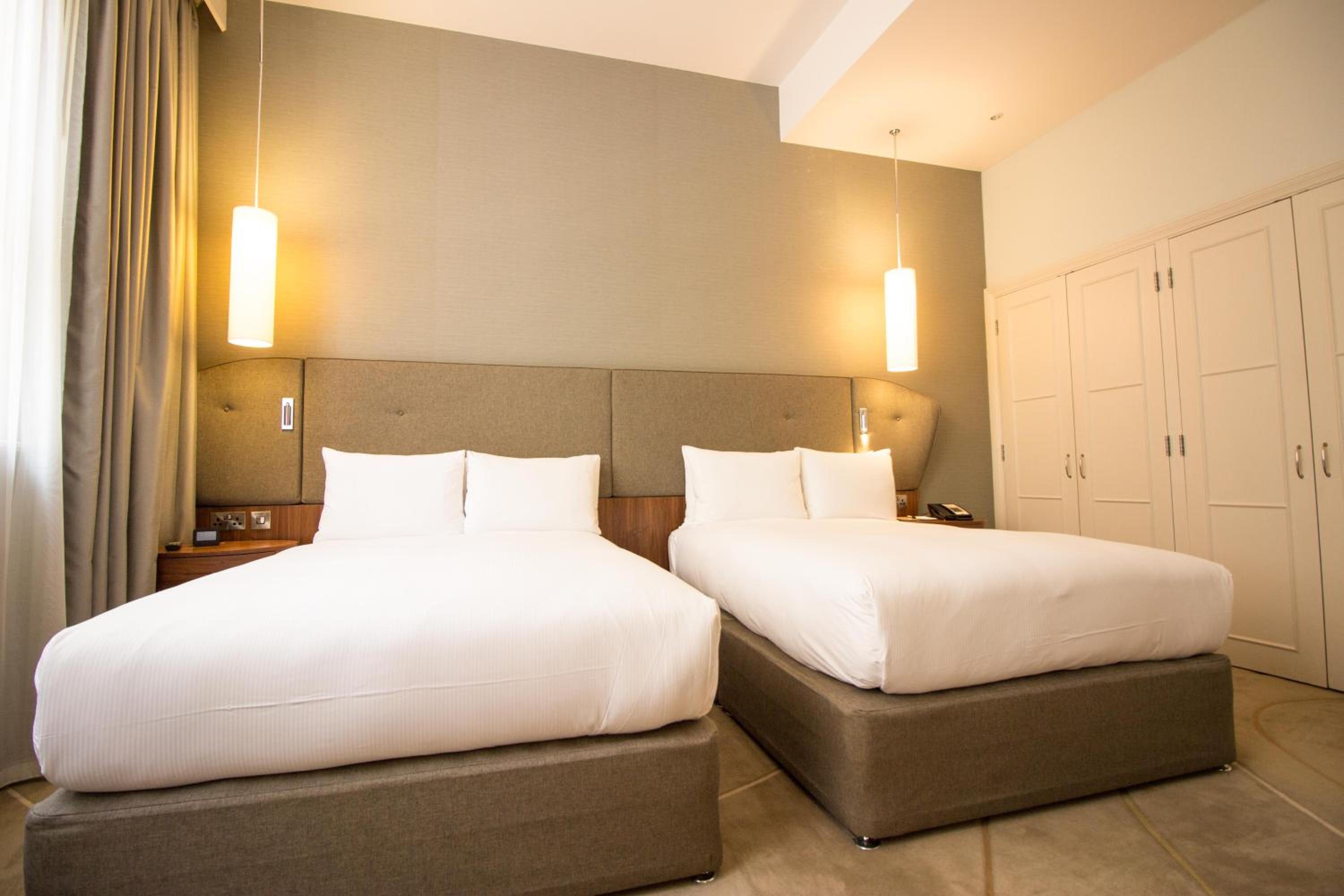 Deluxe Queen Room with Two Queen Beds photo 3