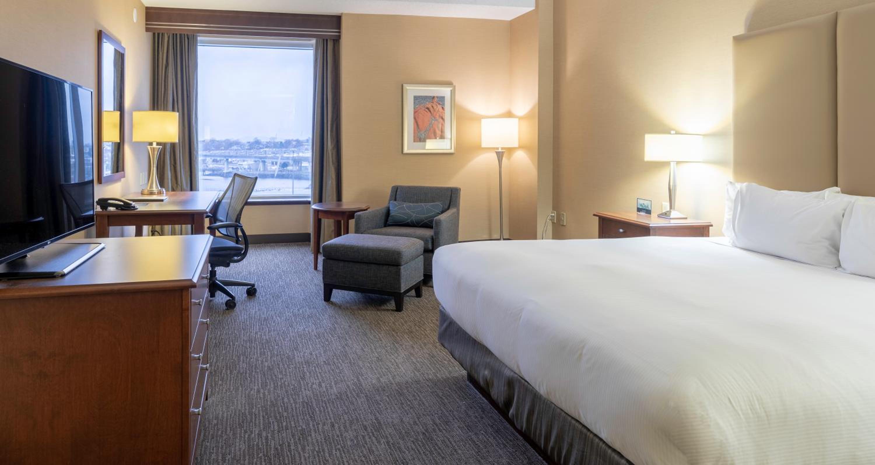 King Room with City View - Photo 3