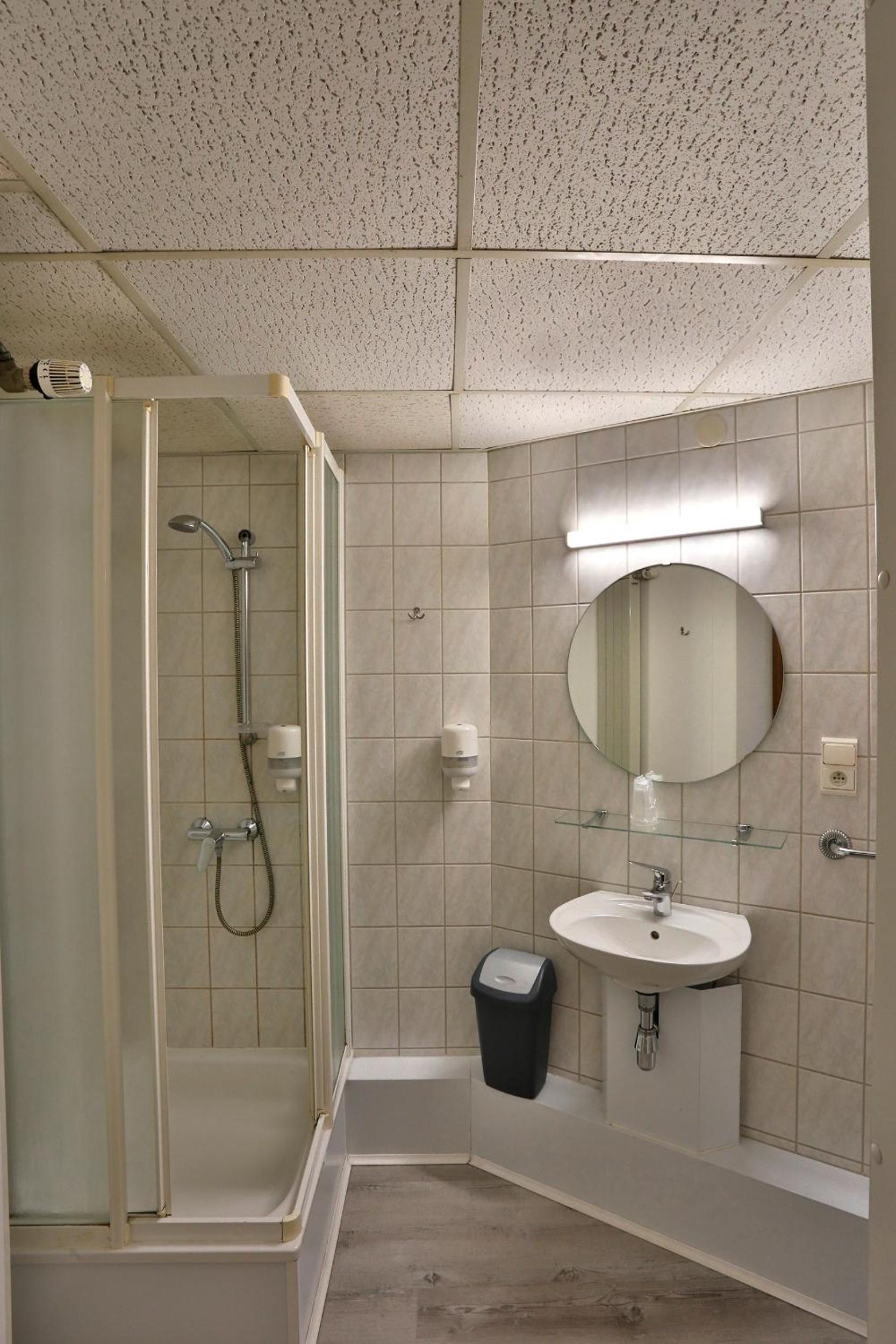 Double or Twin Room with Garden View - Photo 8