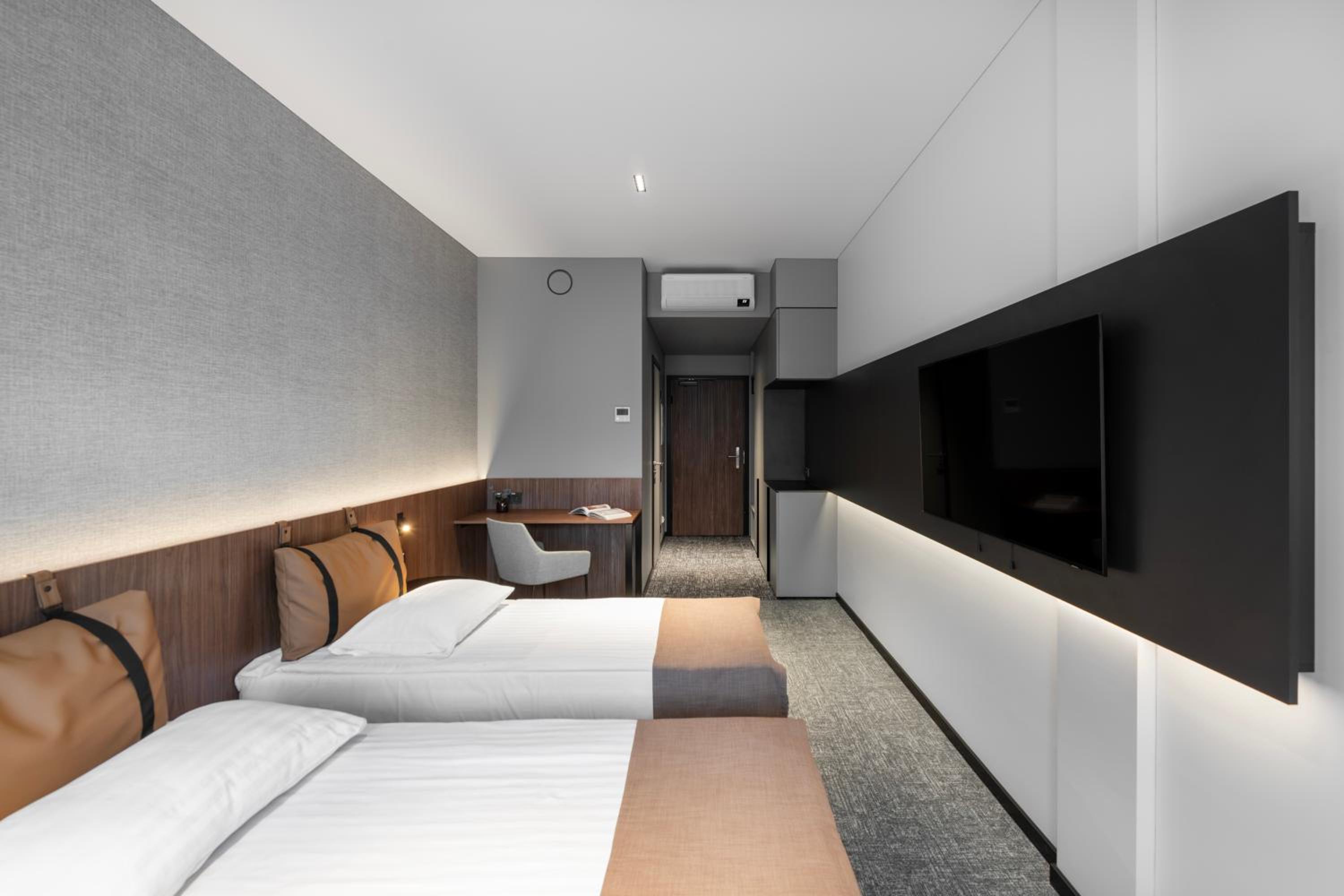Standard Twin Room - Photo 9