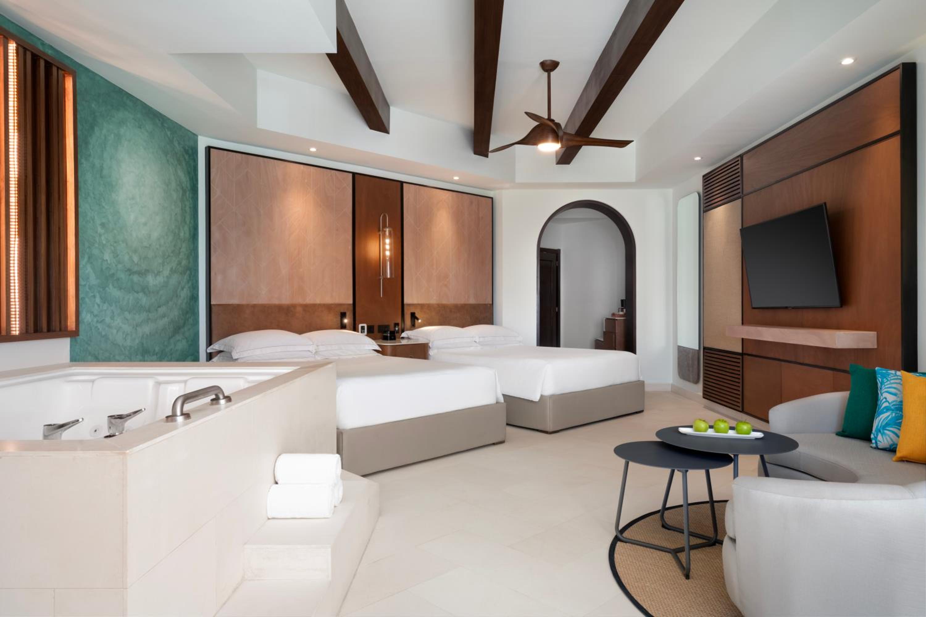Junior Suite Pool View - 2 Queen Beds