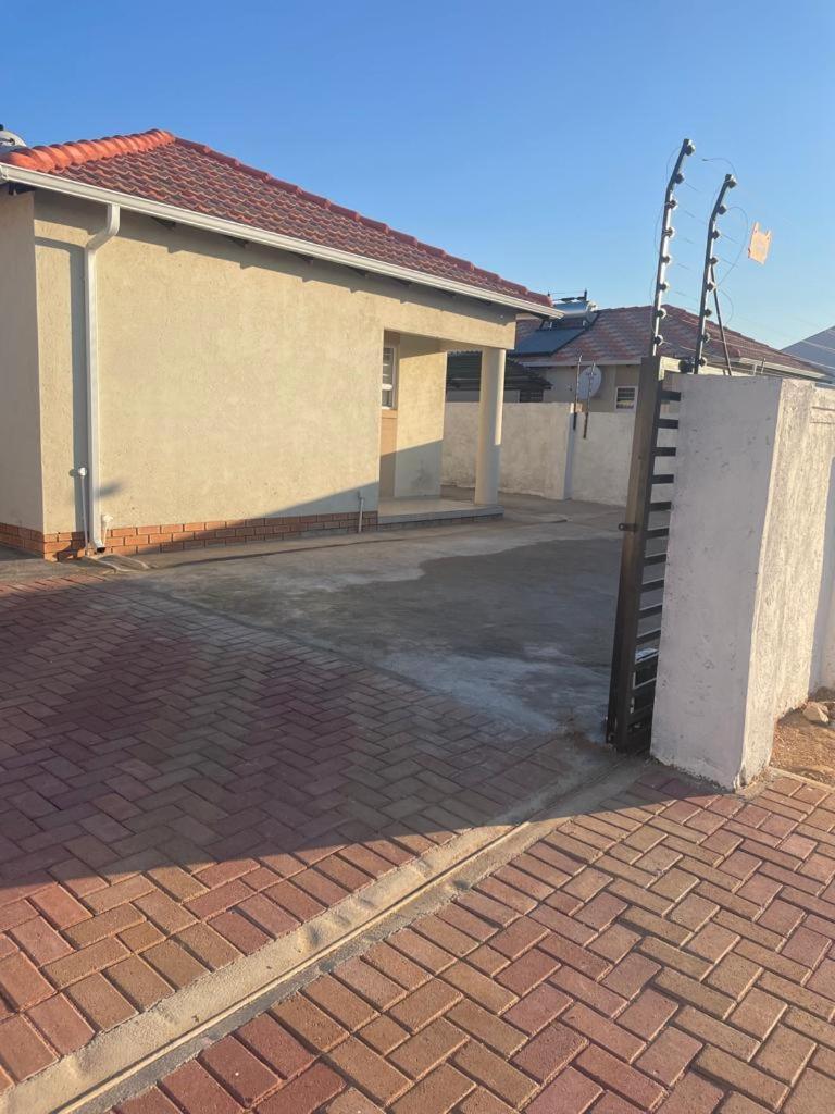 Three-Bedroom House photo 3