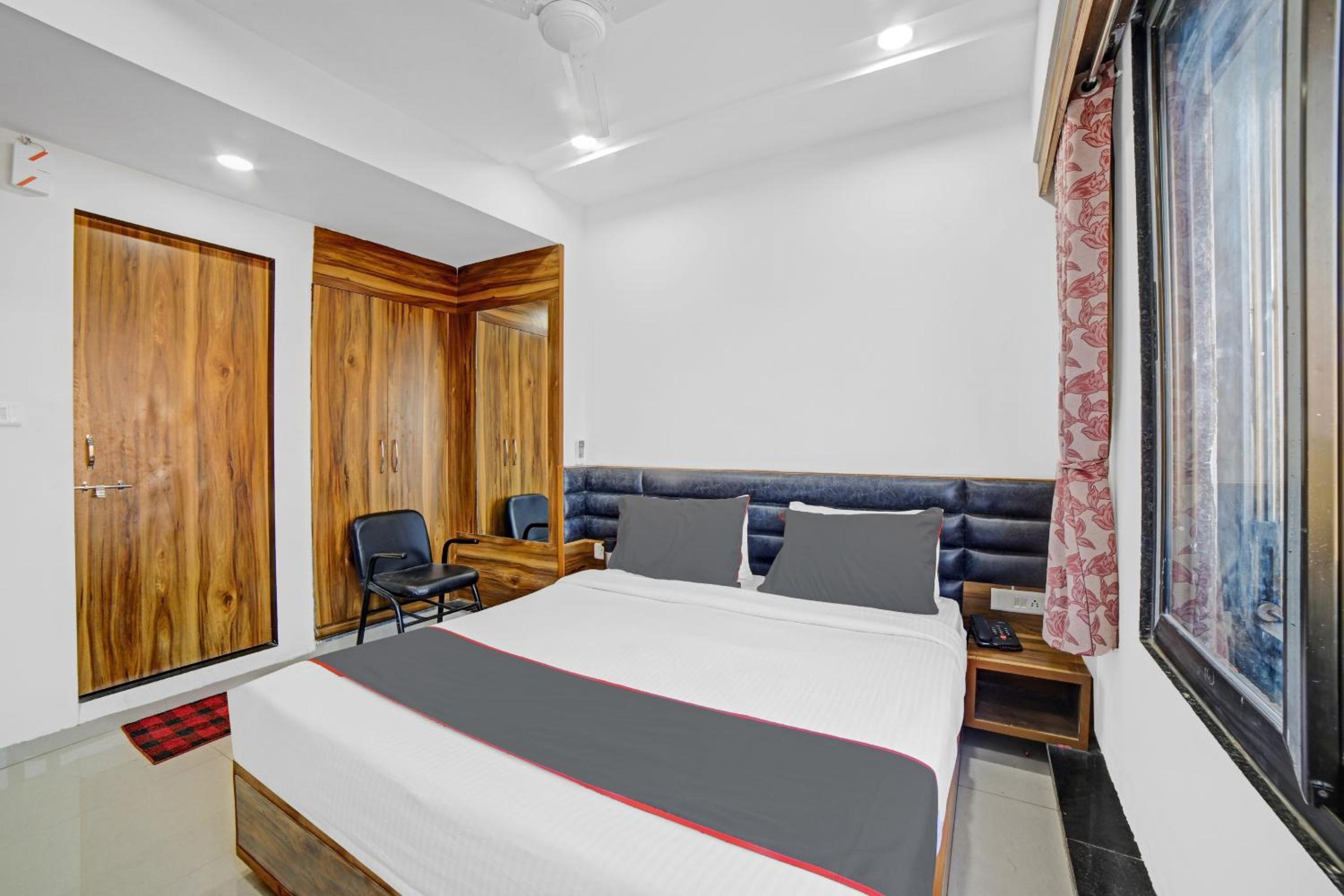 Deluxe Room - Photo 3