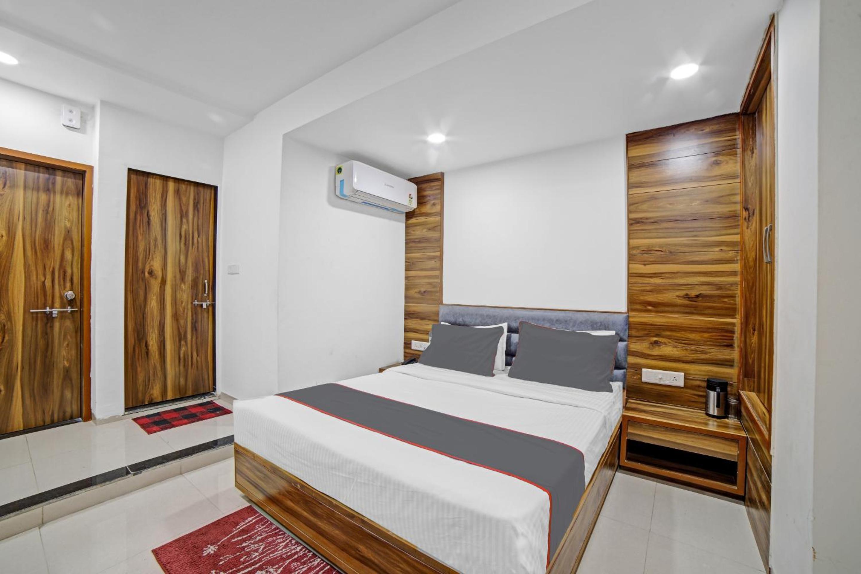 Deluxe Room - Photo 6