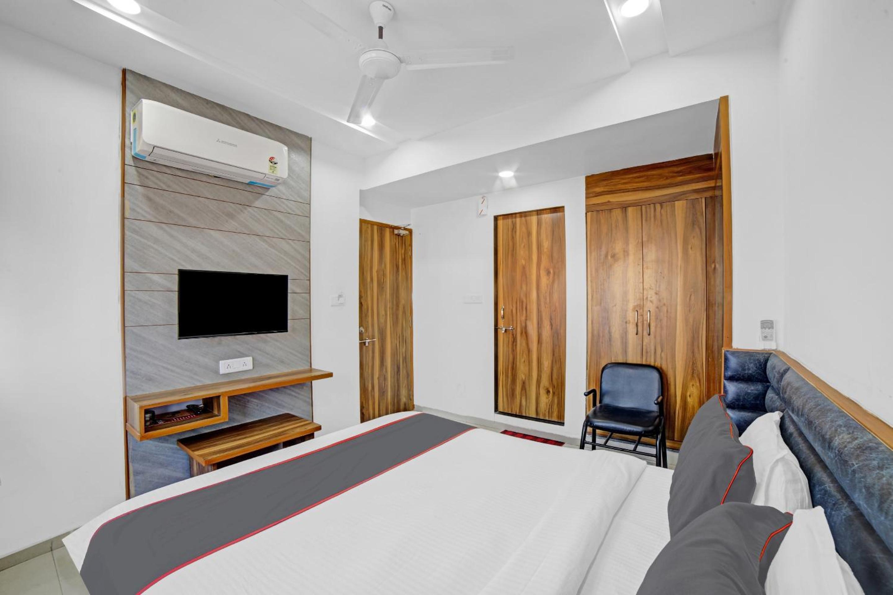 Deluxe Room - Photo 5