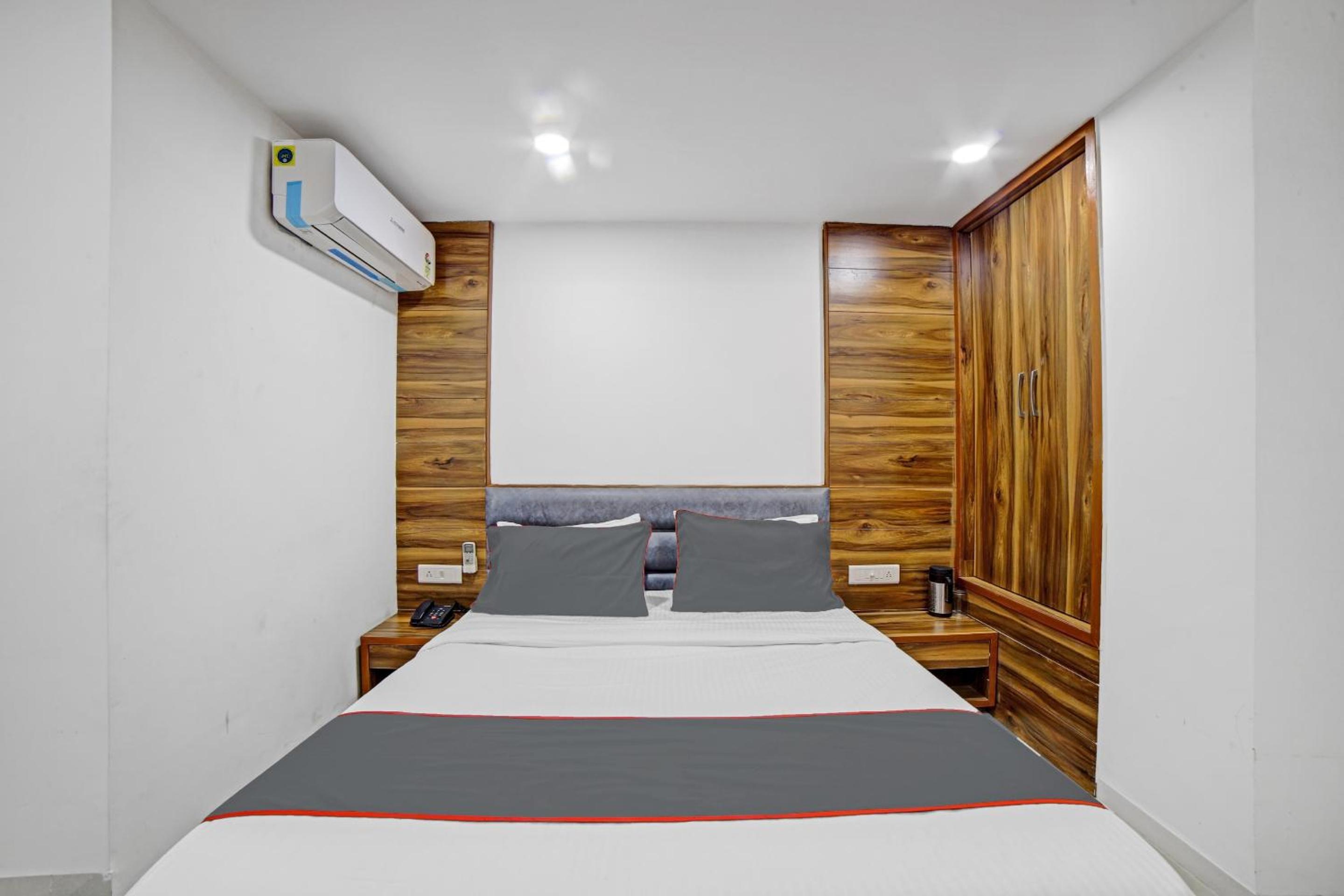 Deluxe Room - Photo 7