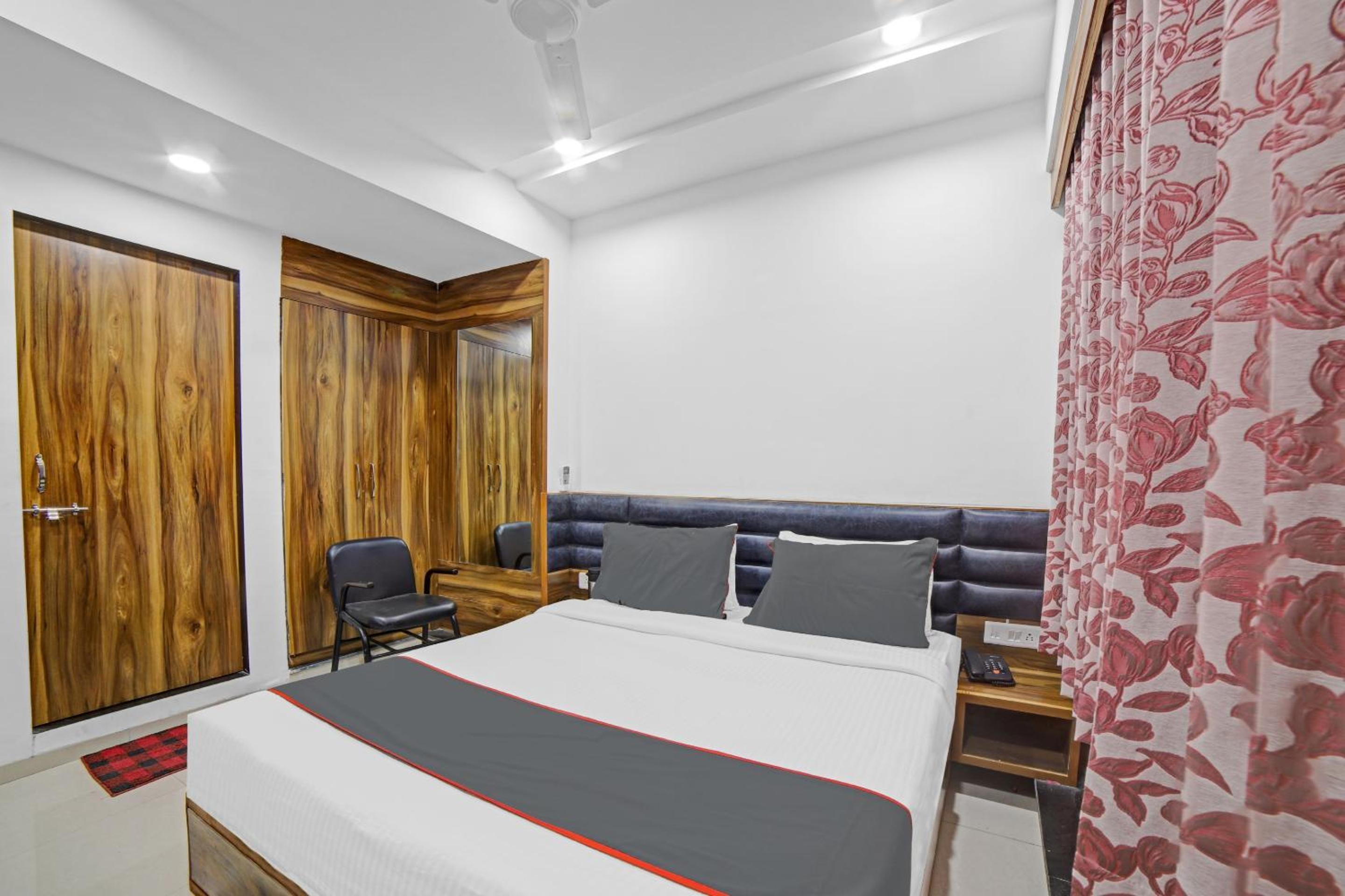 Deluxe Room - Photo 9
