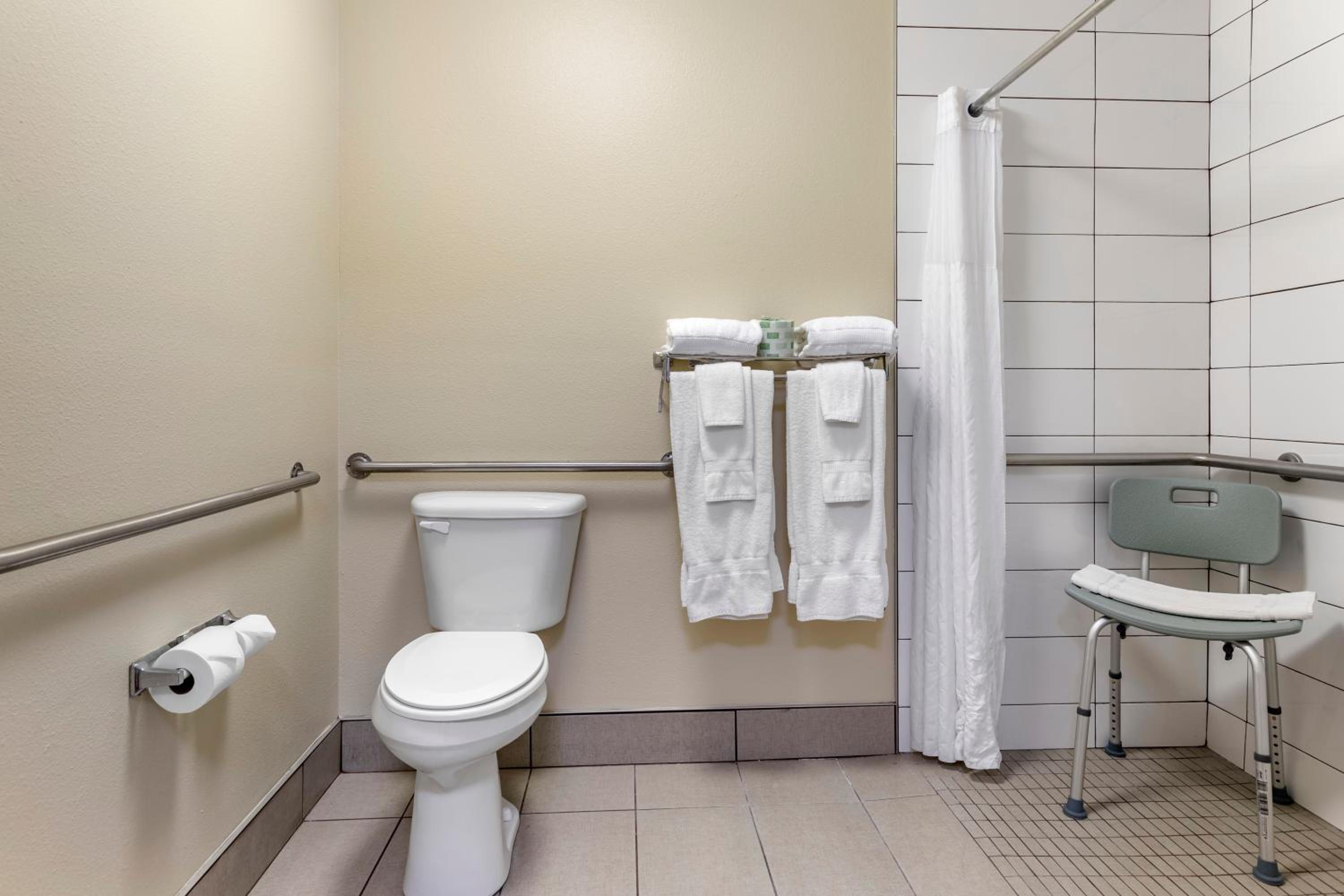 King Suite - Accessible/Non-Smoking - Photo 2