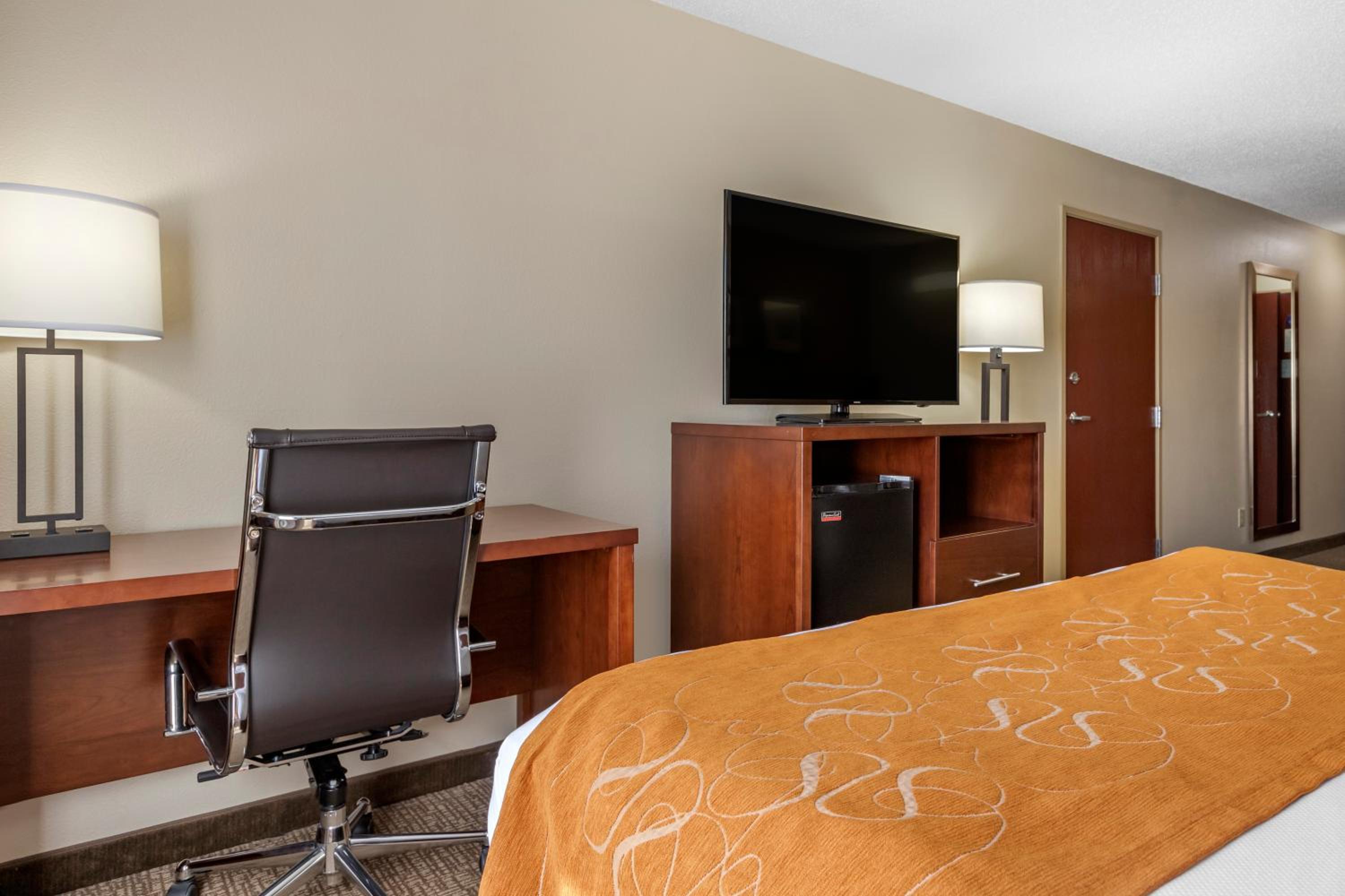 King Suite - Accessible/Non-Smoking - Photo 1