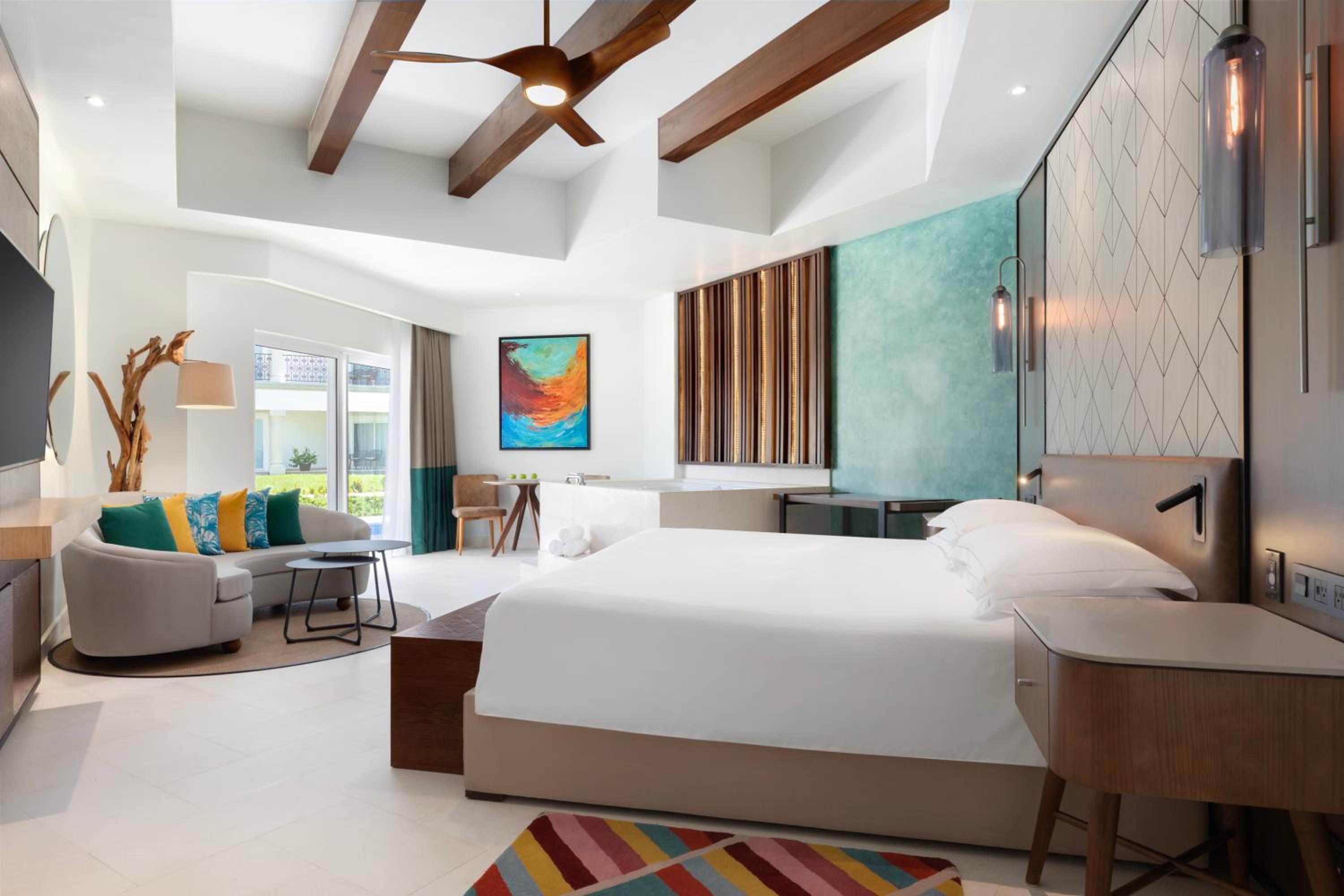 Junior Suite Swim-Up - 1 King Bed