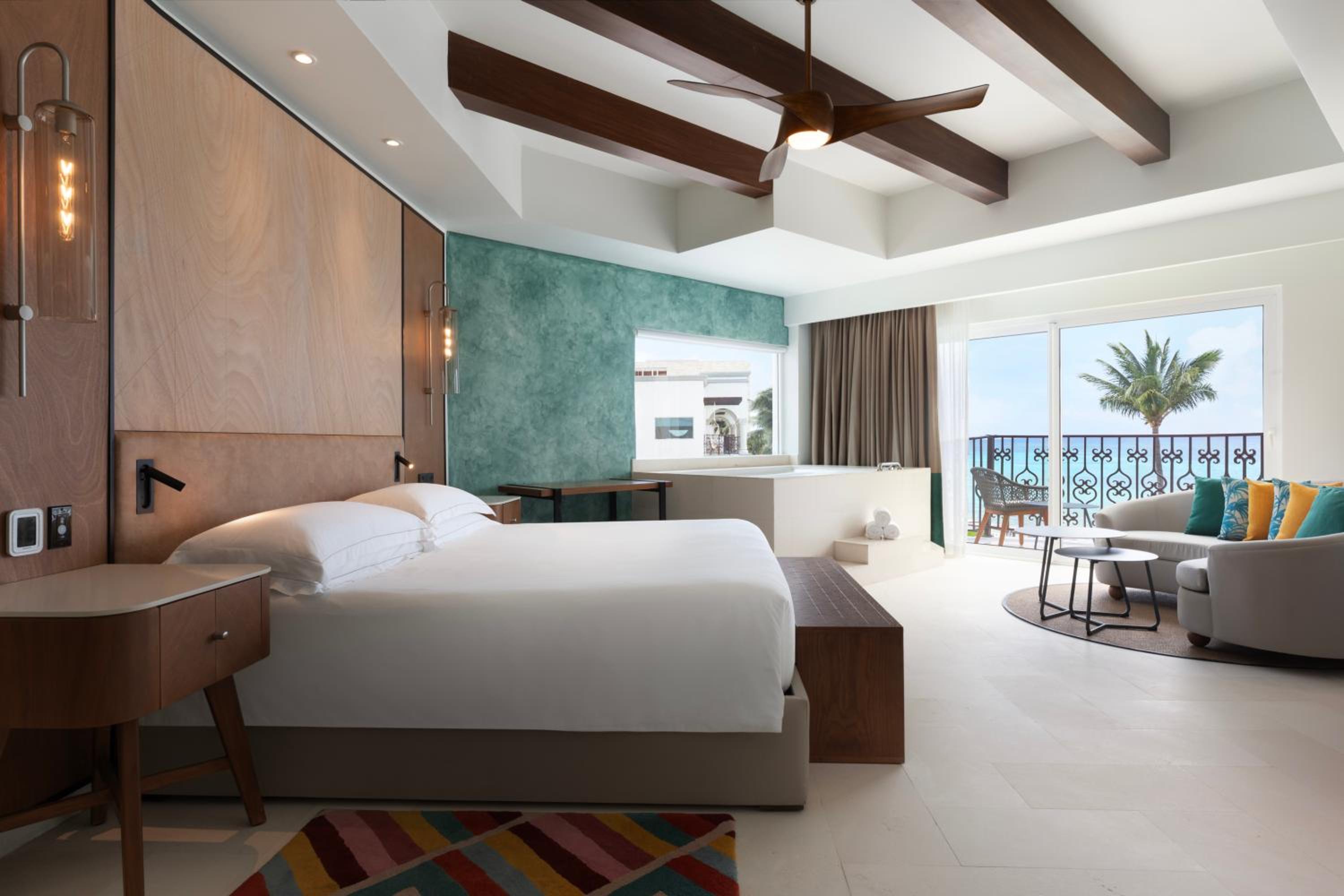 One-Bedroom Suite Oceanfront - 1 King Bed