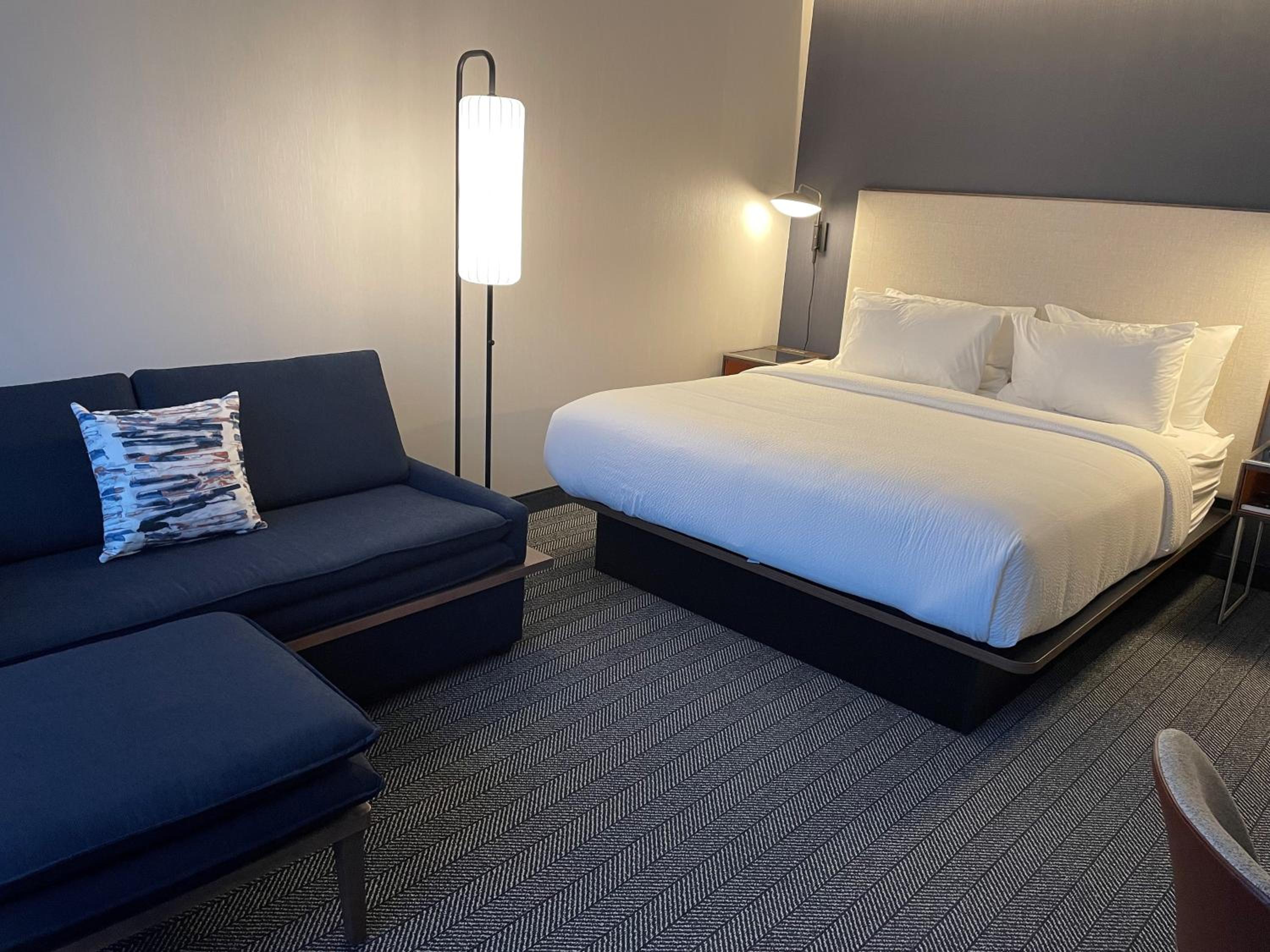 King Room with Sofa Bed - Photo 1