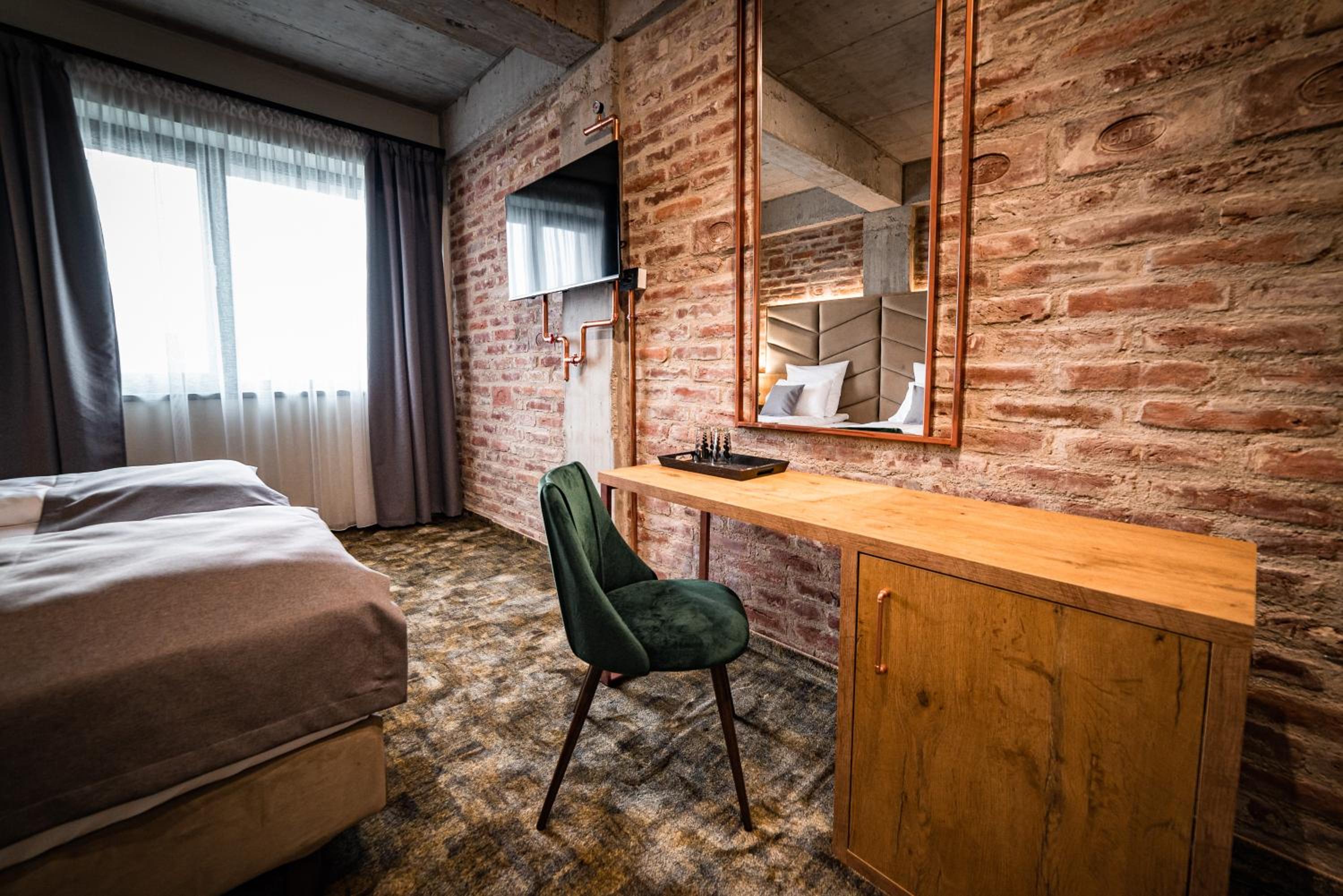 Deluxe Double Room - Photo 8