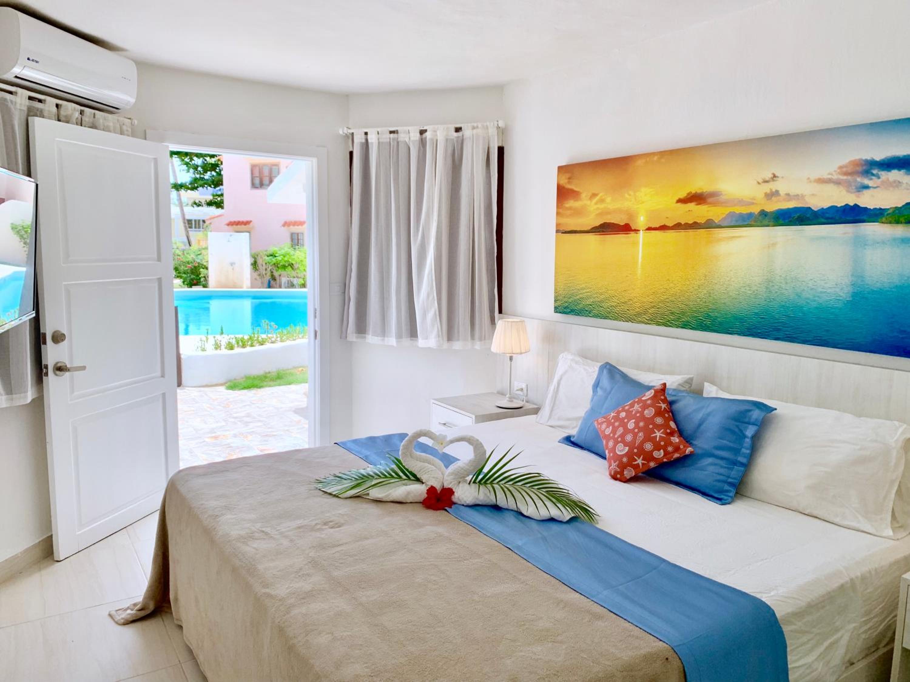 Apartment With Pool View 