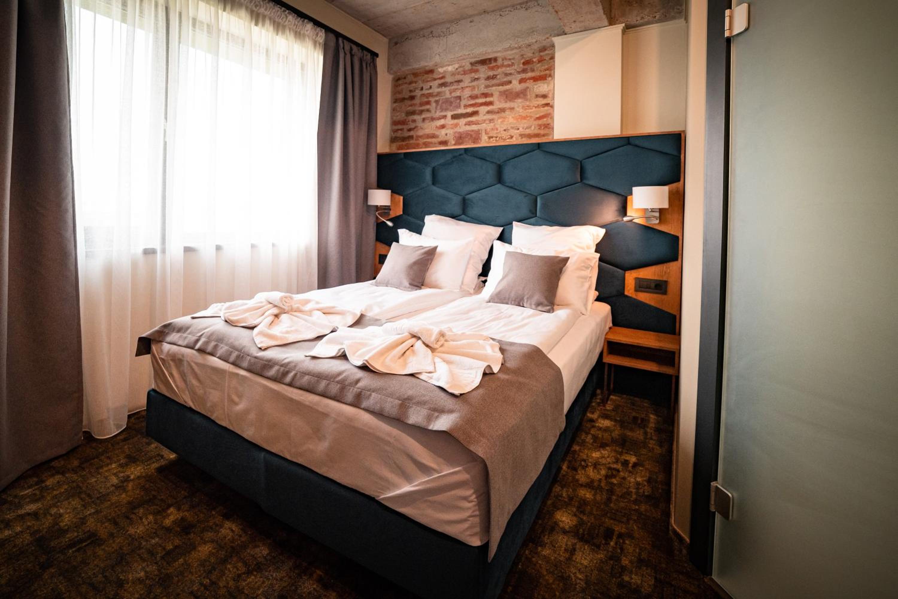 Deluxe Double Room - Photo 17