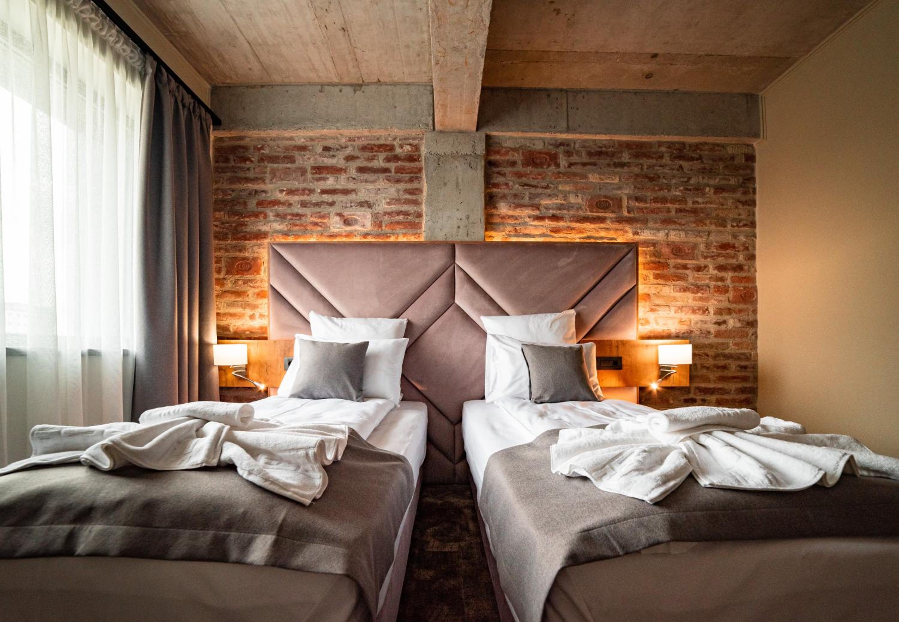 Deluxe Twin Room - Photo 9