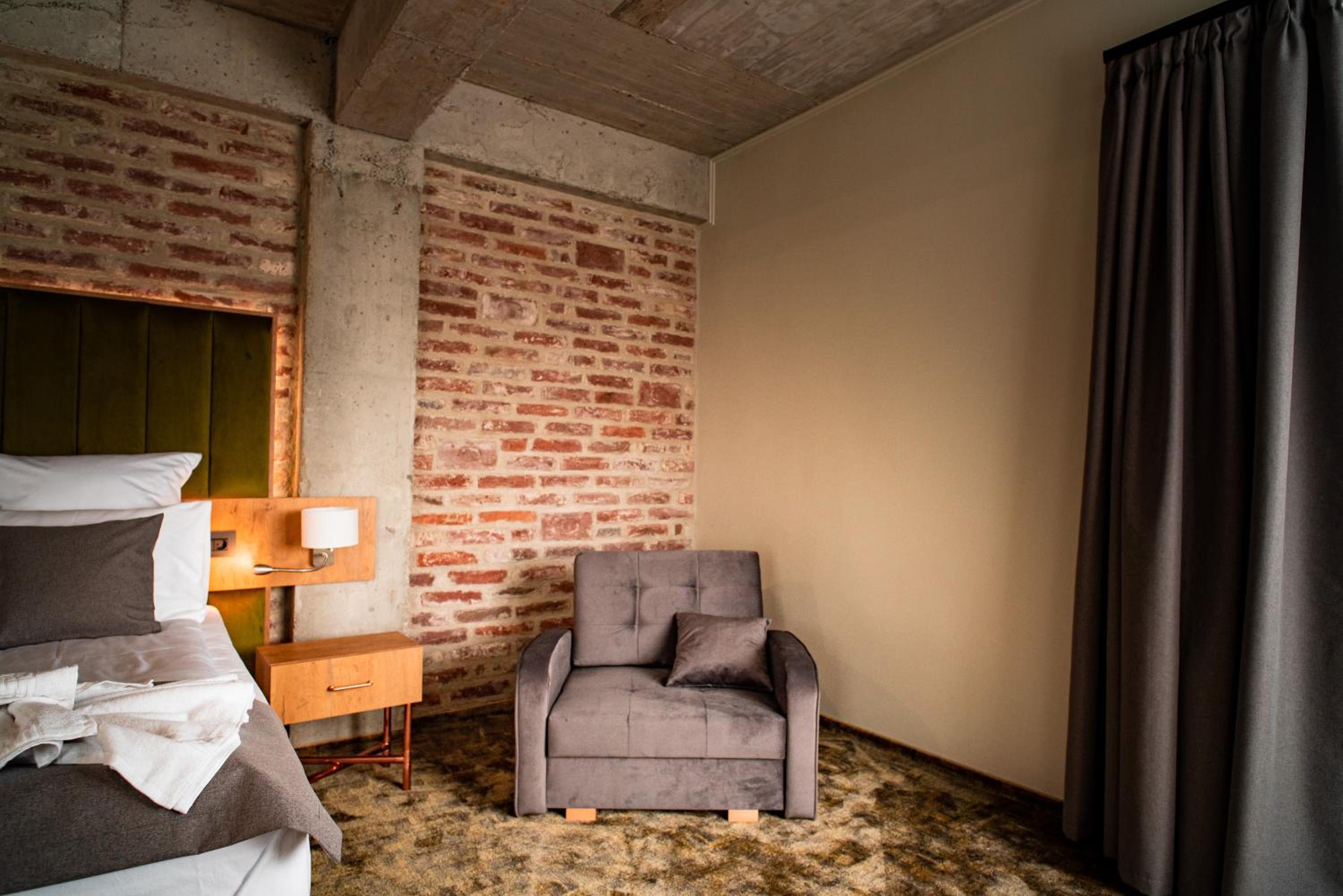 Superior King Room - Photo 7