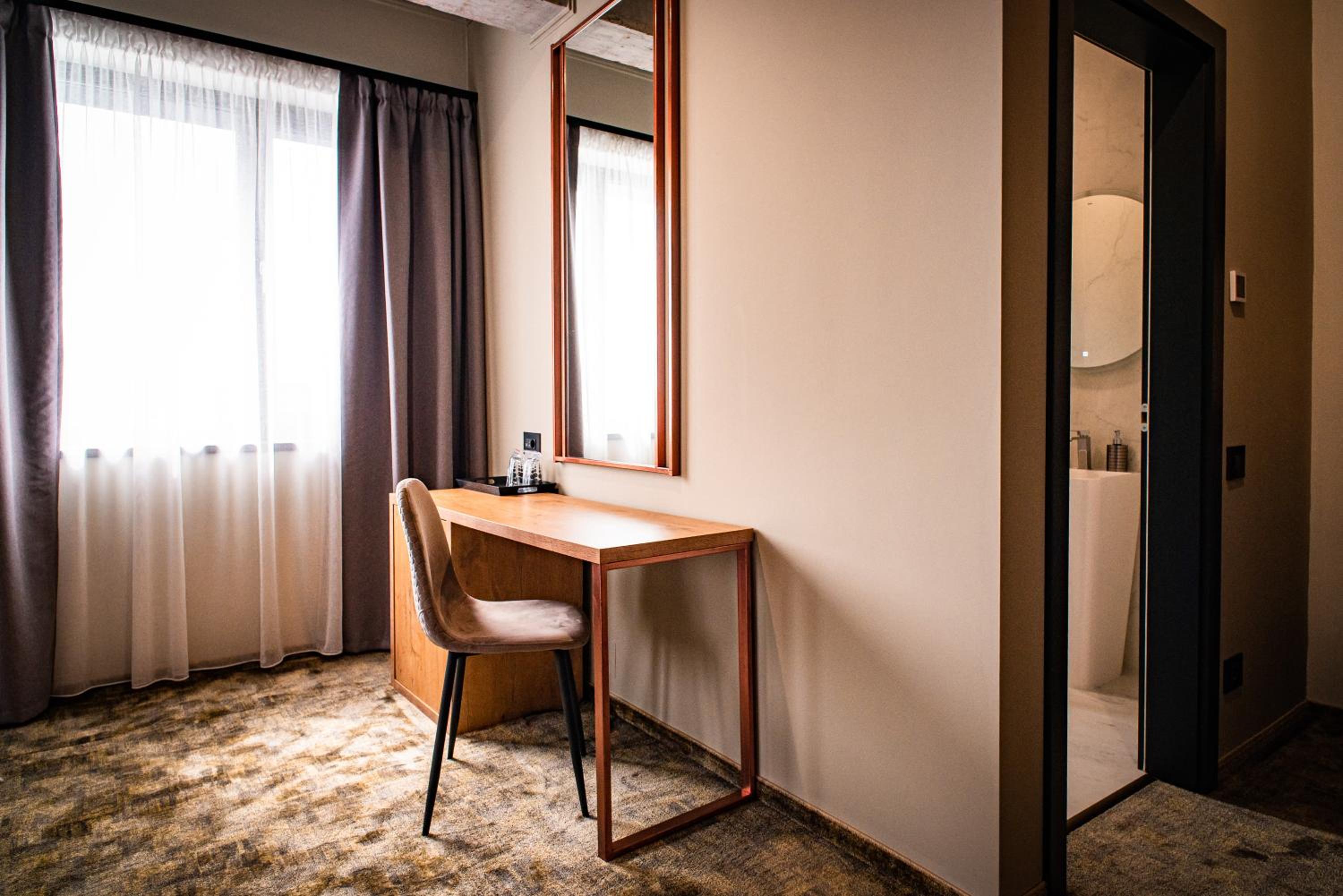 Deluxe Twin Room - Photo 23