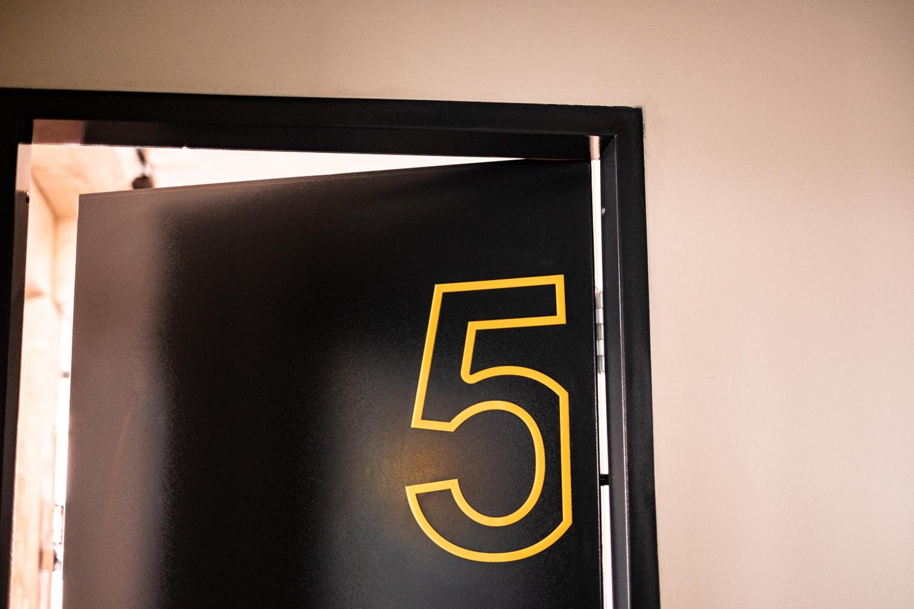 Deluxe Twin Room - Photo 17