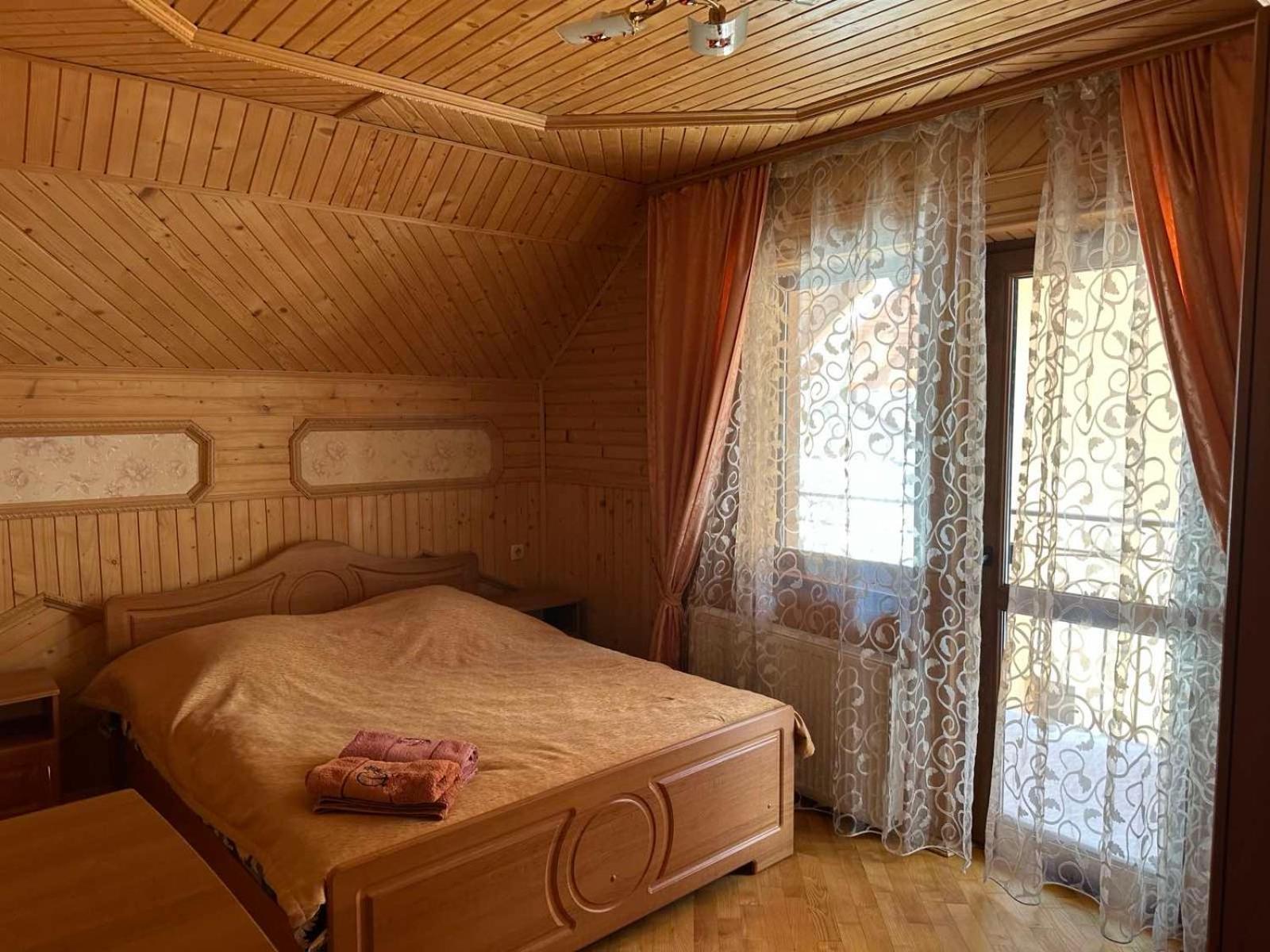 Five-Bedroom House photo 1