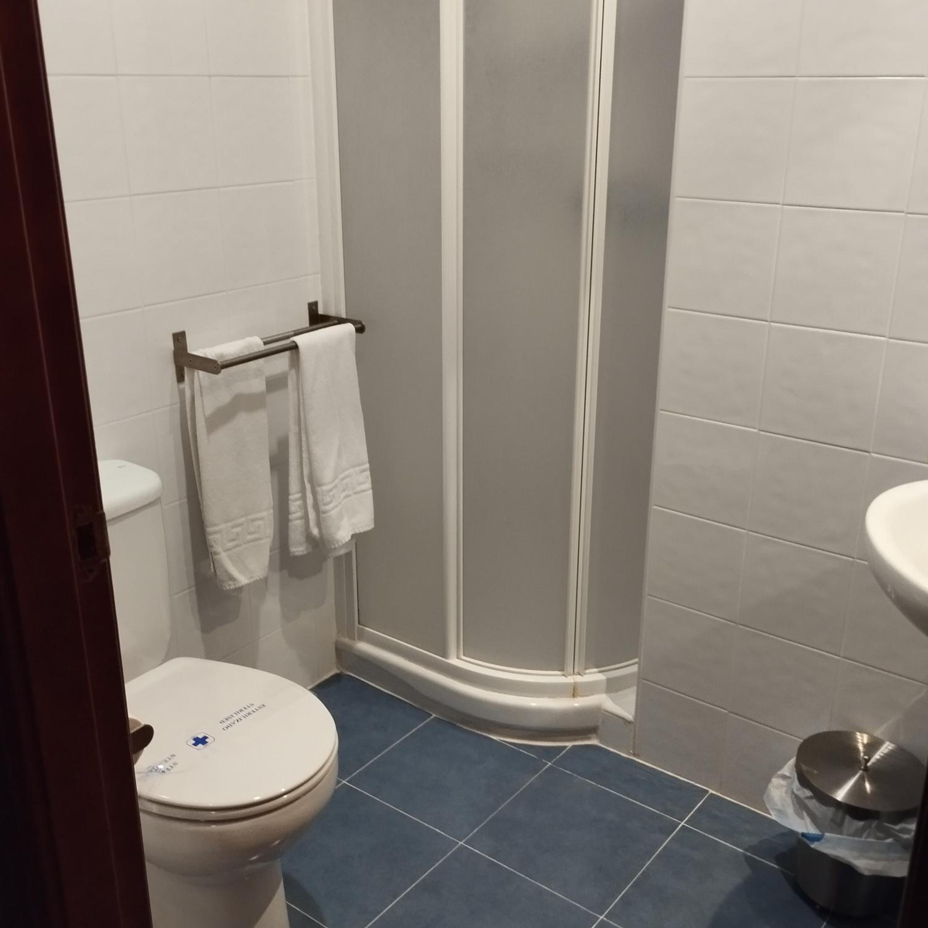 Double Room - Photo 6