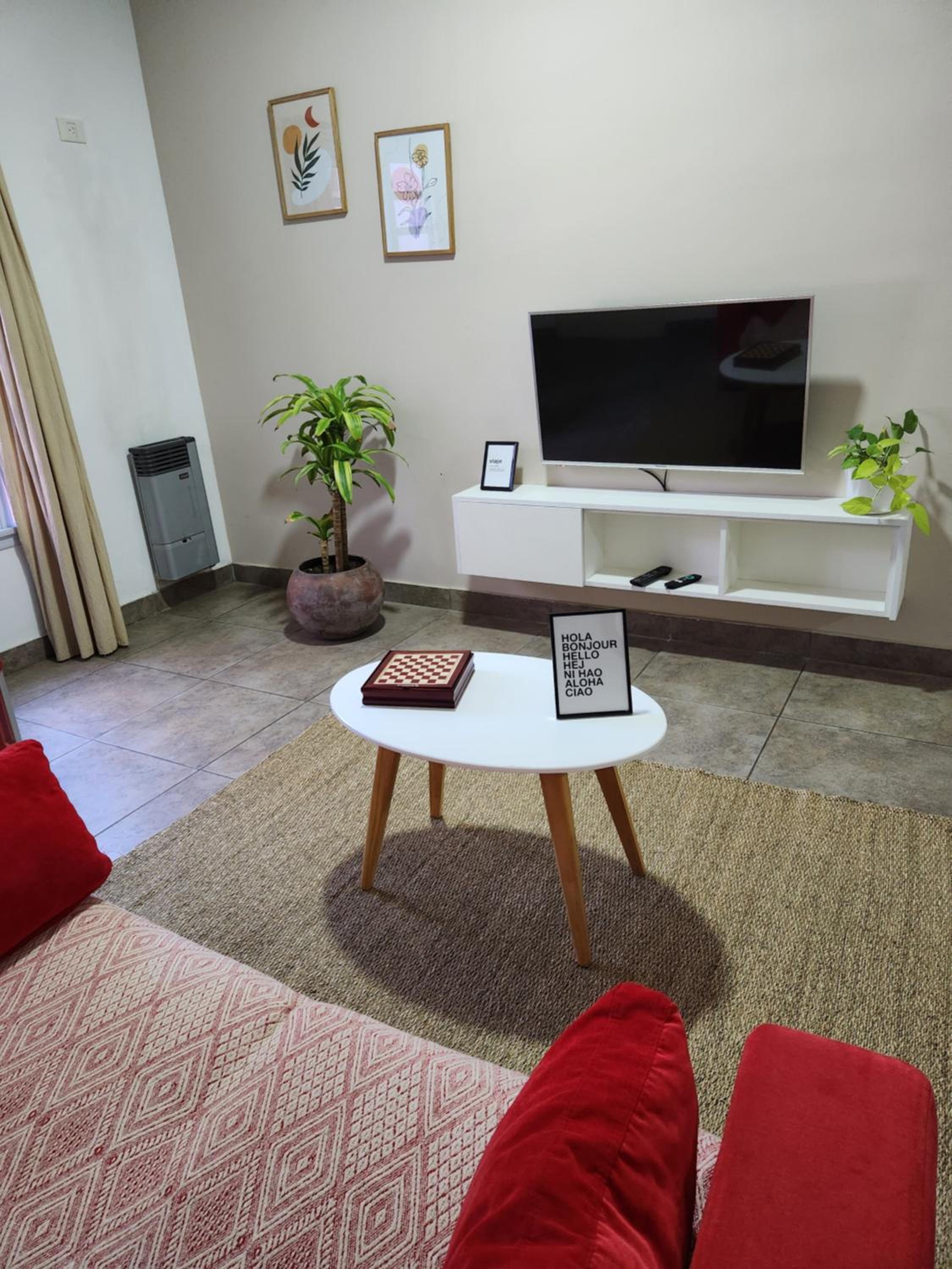 One-Bedroom Apartment photo 1