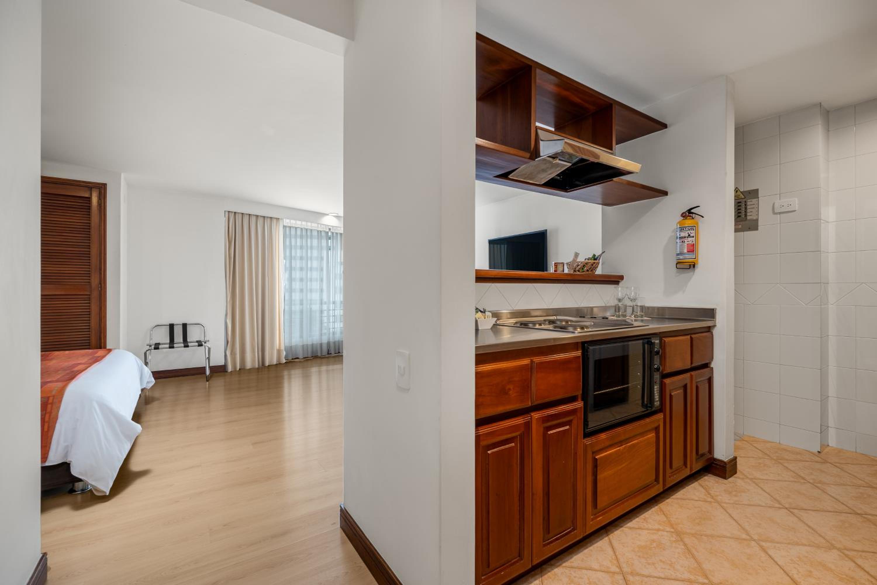 Suite - Photo 3