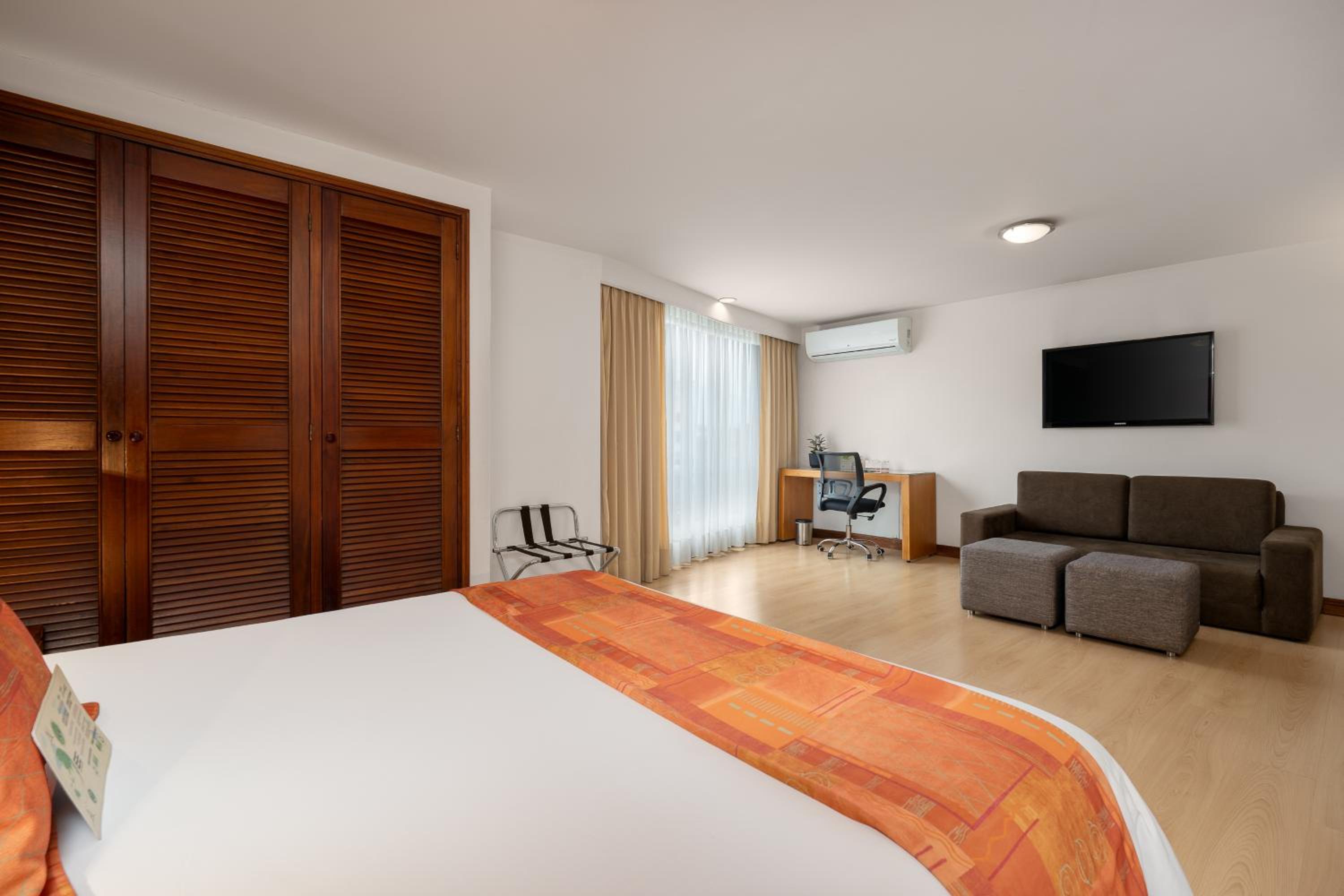 Suite - Photo 9