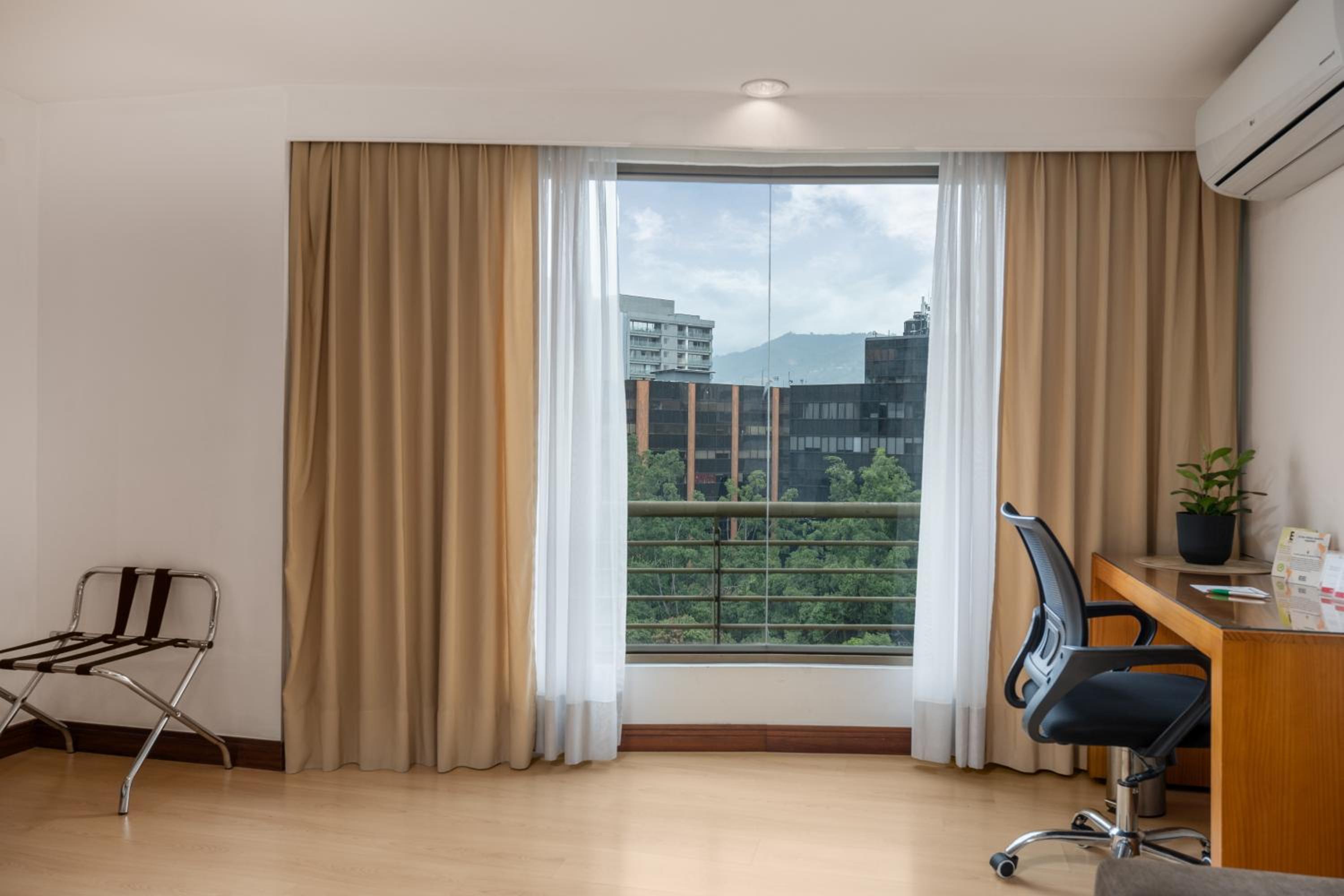Suite - Photo 4