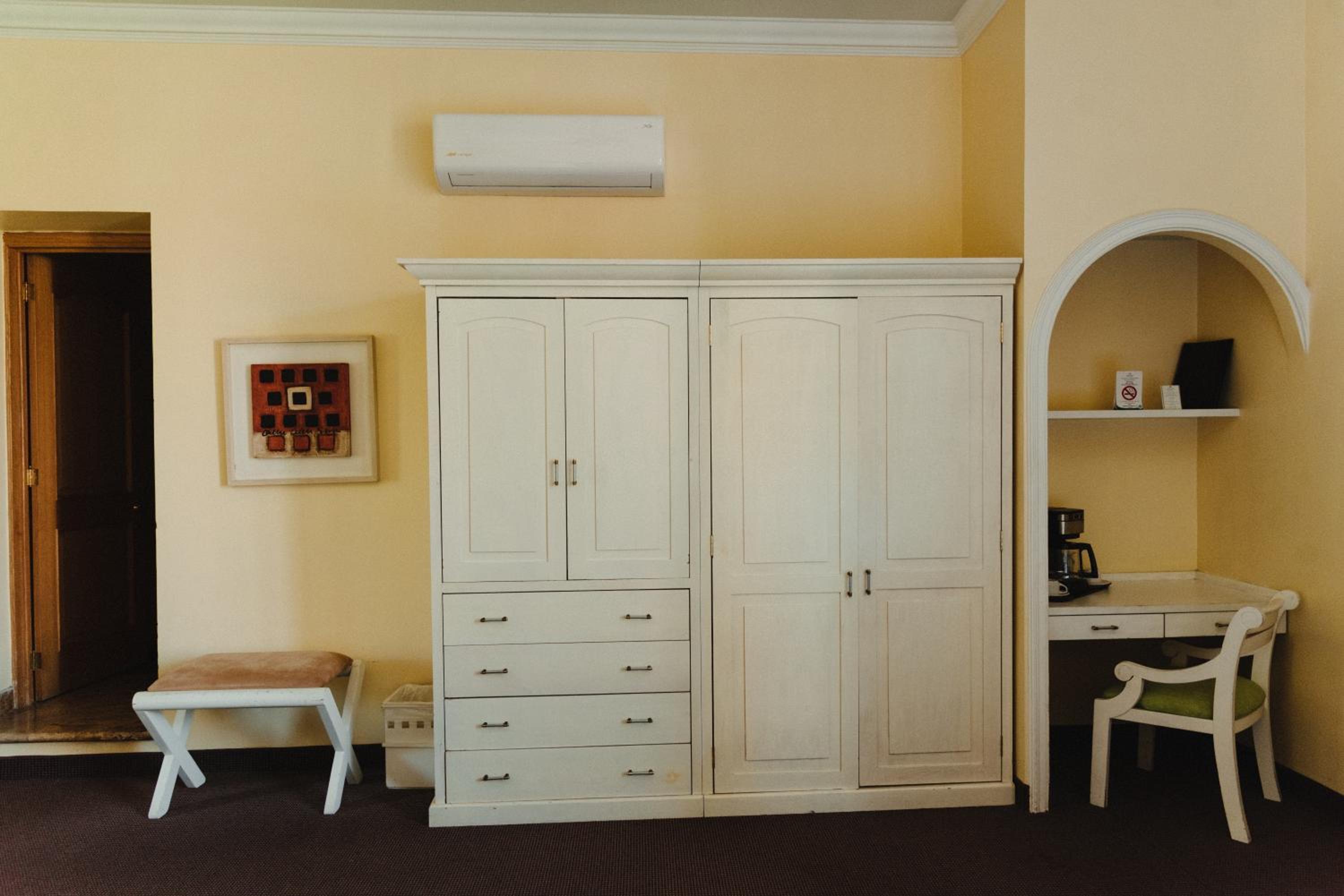 Superior Twin Room with City View - Photo 9
