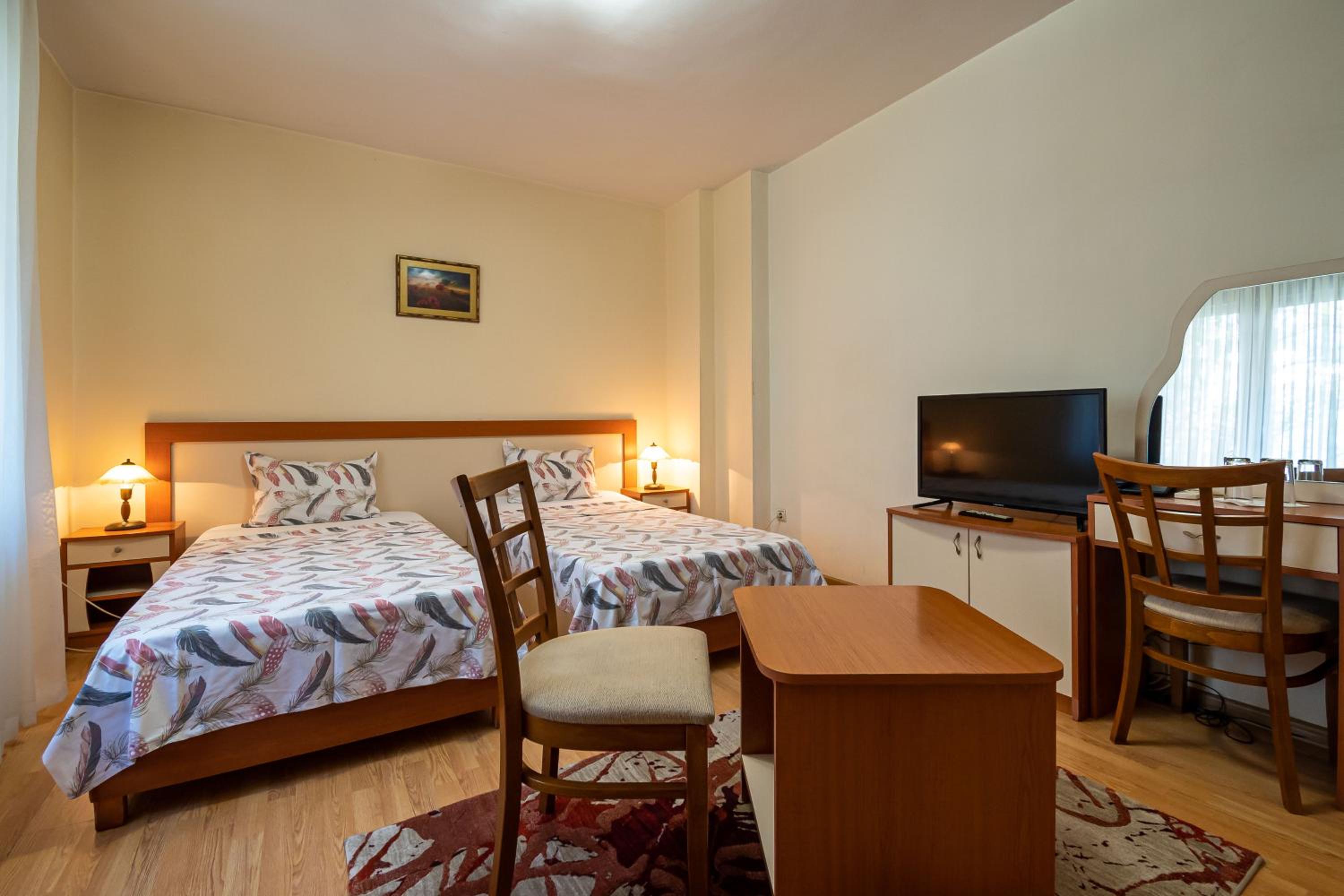 Twin Room - Photo 3