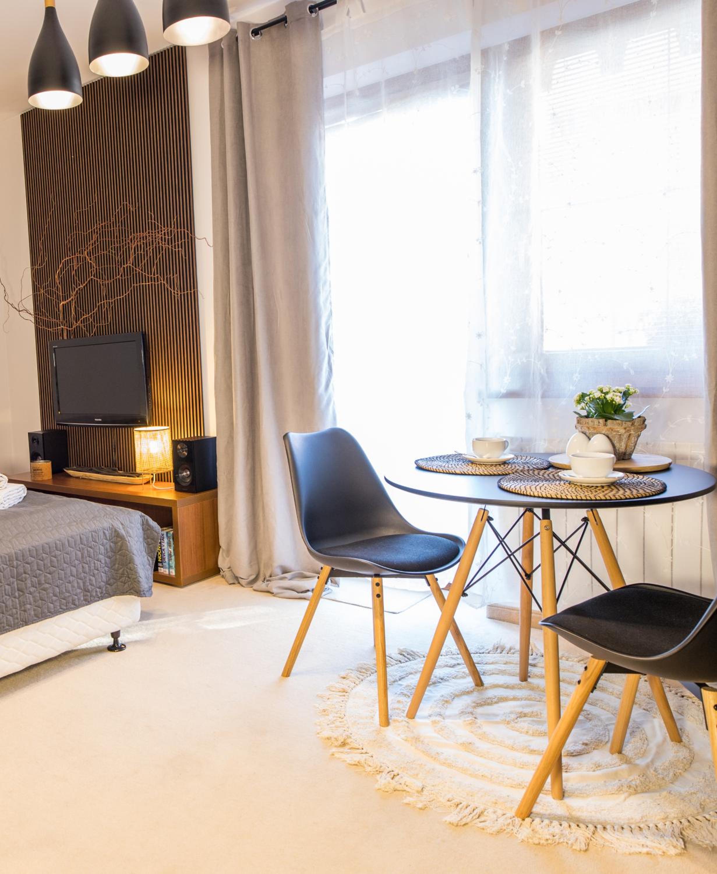 One-Bedroom Apartment photo 1