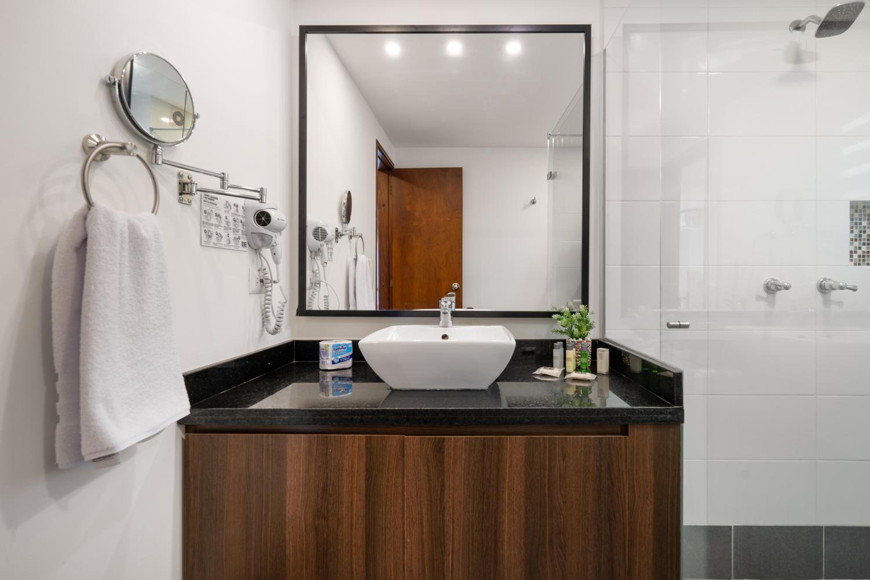 Superior Suite - Photo 8