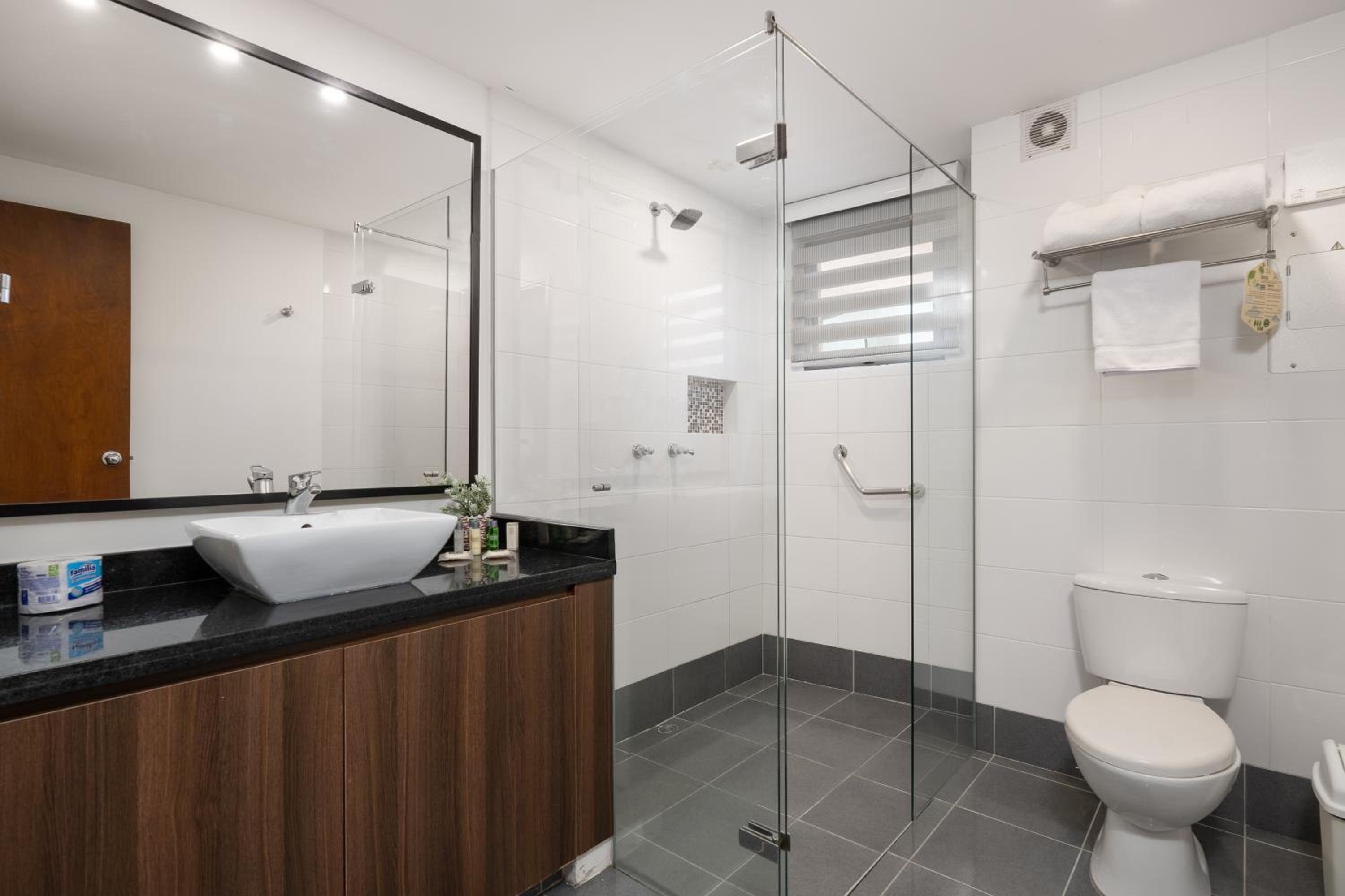 Superior Suite - Photo 7