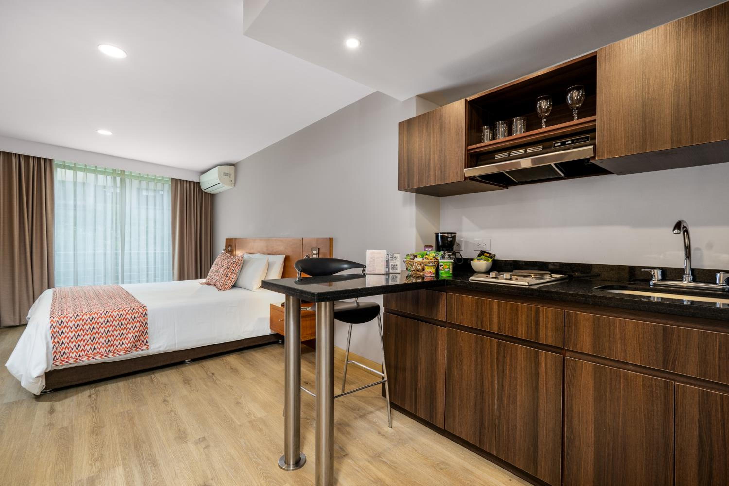Superior Suite - Photo 10